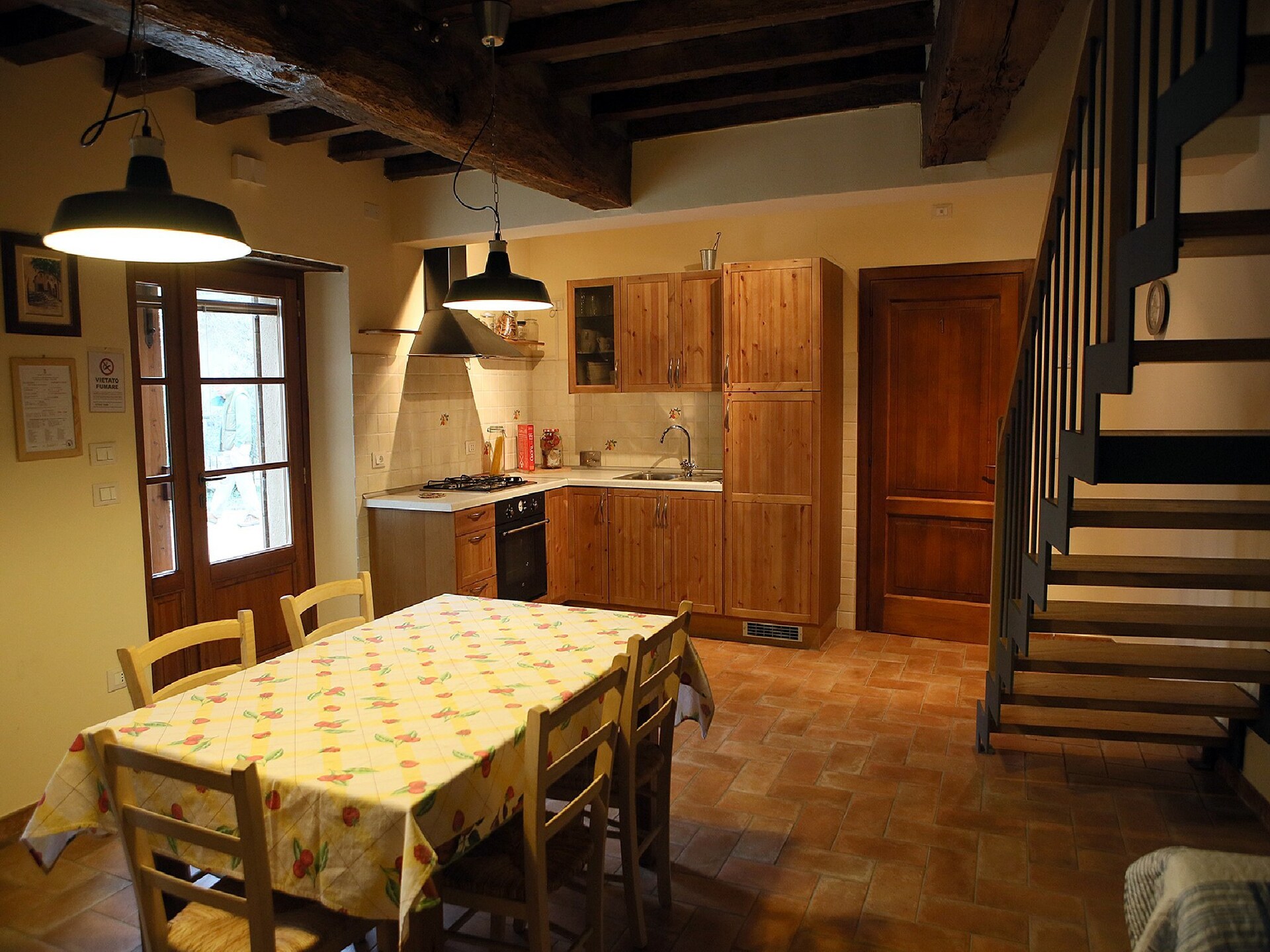 Rustiek vakantiehuis voor 5 in de heuvels bij Castellarano met 3 badkamers - foto 4
