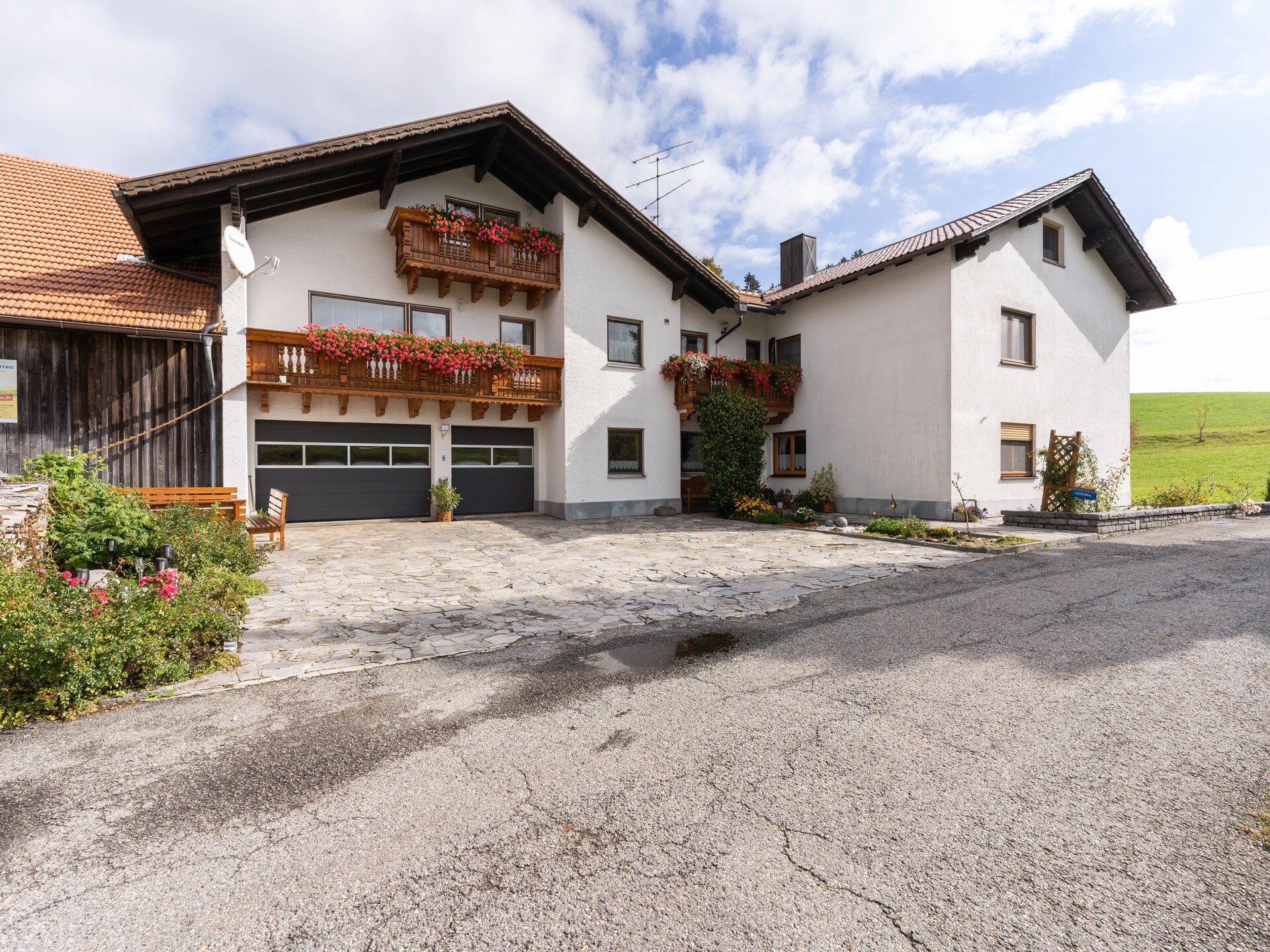 Ruim appartement in Sonnen vlakbij skilift, met tuin en boszicht - foto 1