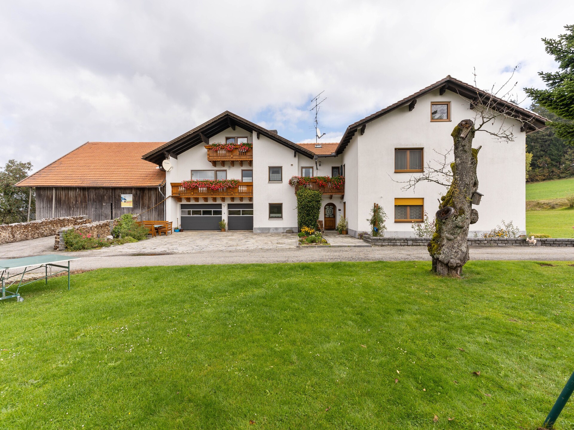Ruim appartement in Sonnen vlakbij skilift, met tuin en boszicht - foto 6