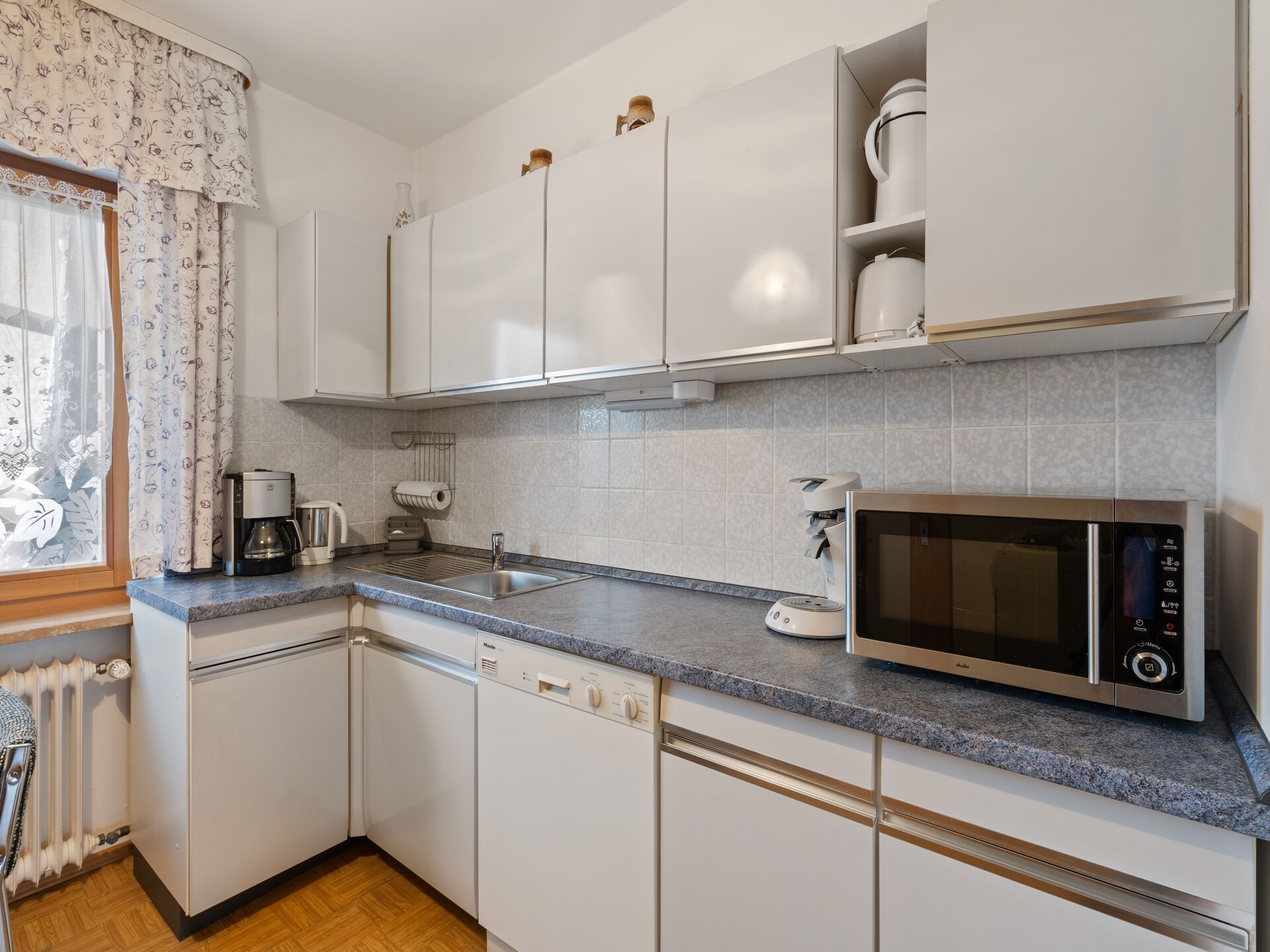 Ruim appartement in Sonnen vlakbij skilift, met tuin en boszicht - foto 16