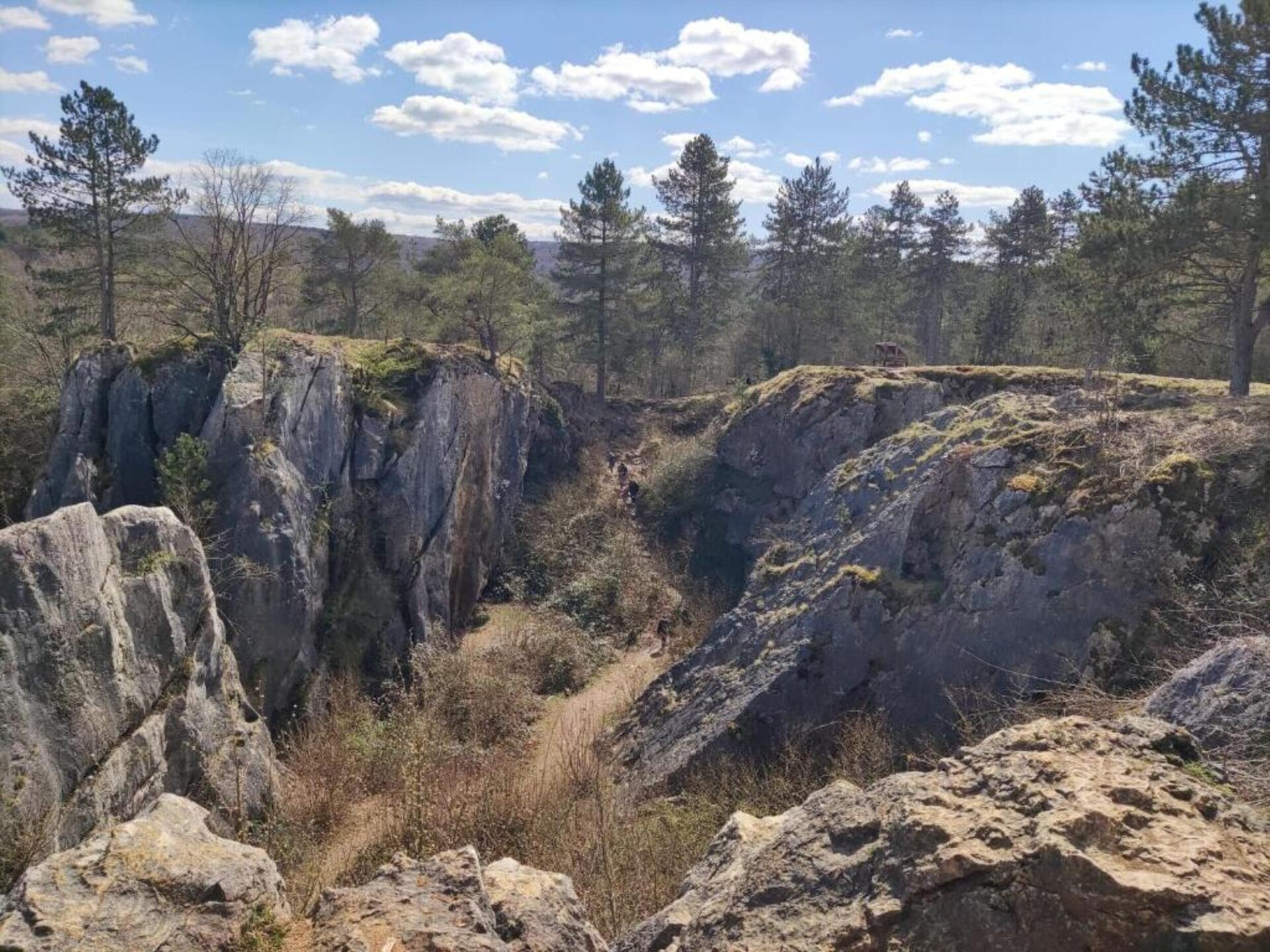 Sfeervol vakantiehuis voor 6 in de bossen van Treignes met tuin - foto 27