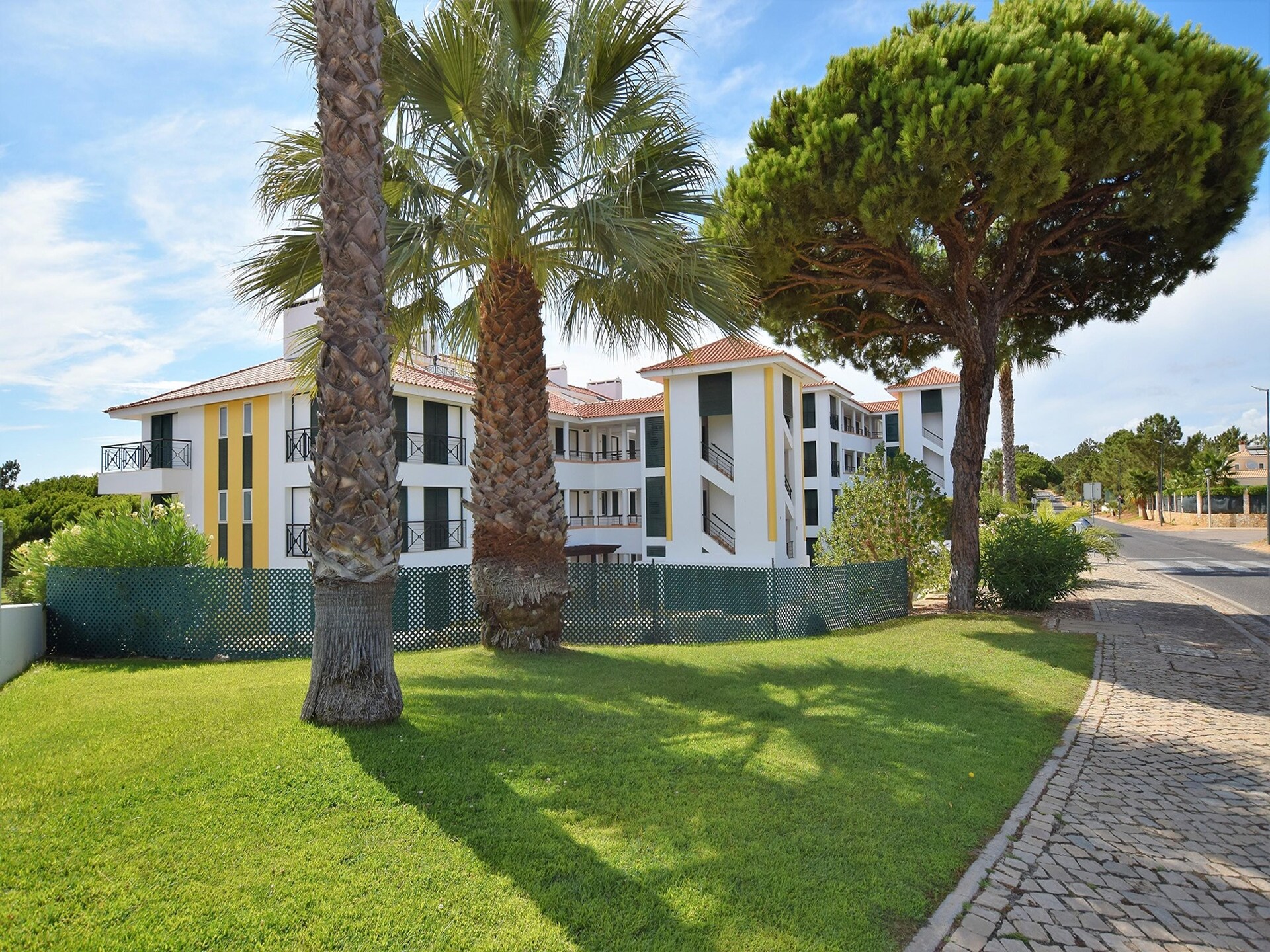 Stijlvol appartement aan de golfbaan met zwembaden, vlakbij strand en jachthaven - foto 11