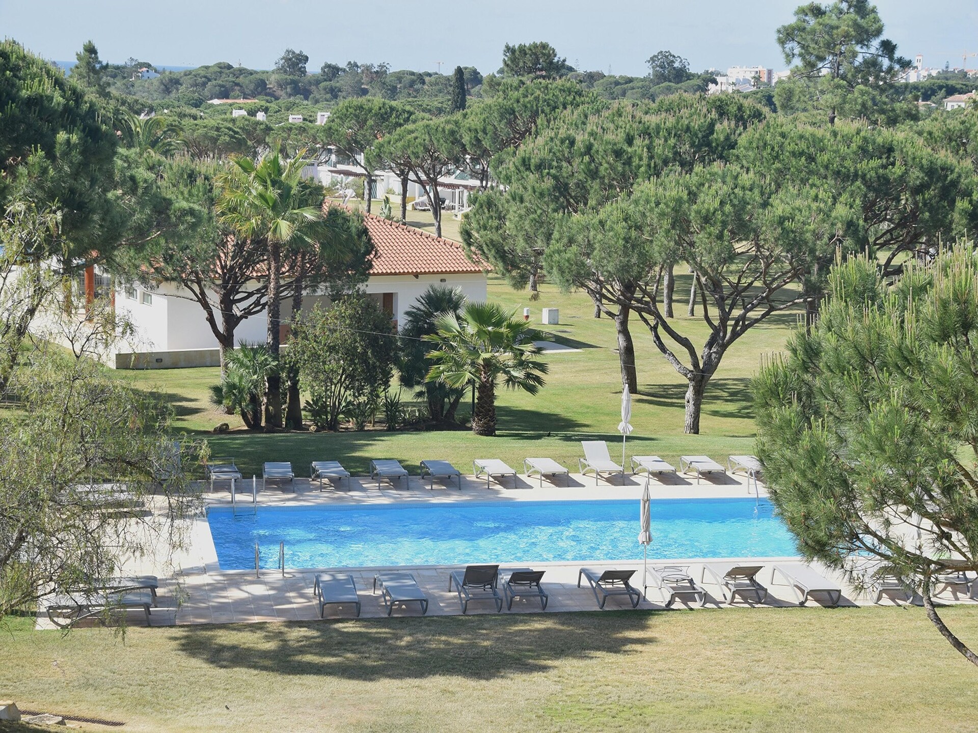 Stijlvol appartement aan de golfbaan met zwembaden, vlakbij strand en jachthaven - foto 2