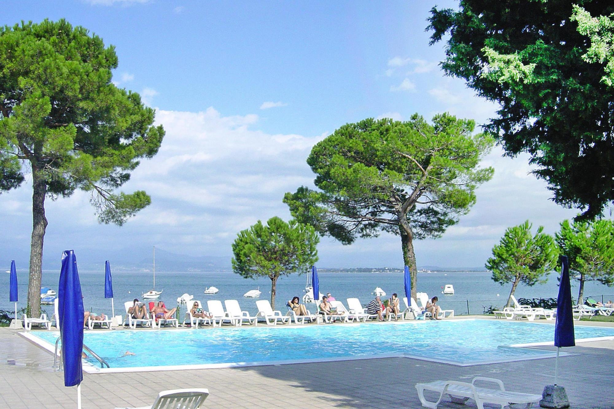 Apartment Front Lake Resort Le Corti del Lago Padenghe-APX-G