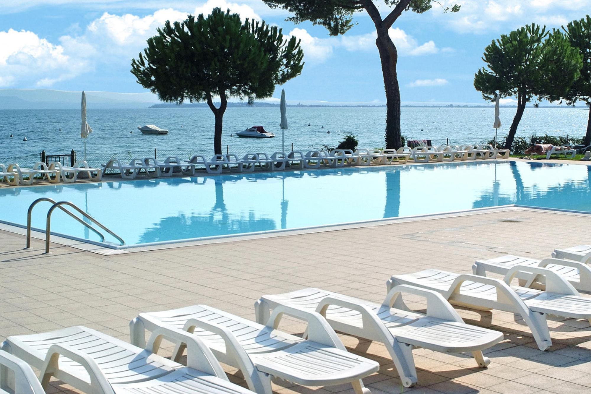 Apartment Front Lake Resort Le Corti del Lago Padenghe-APX-G