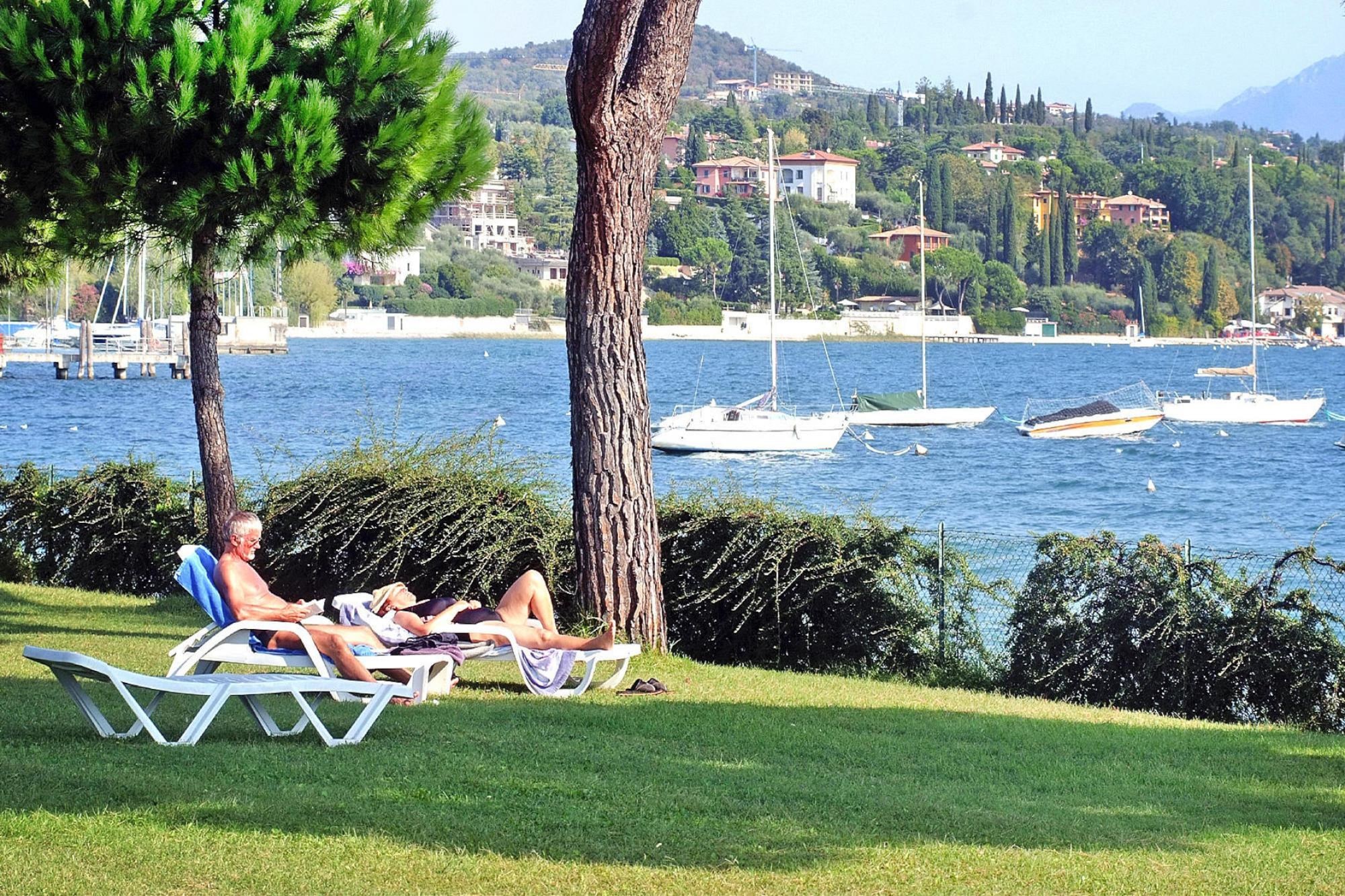 Apartment Front Lake Resort Le Corti del Lago Padenghe-APX-G
