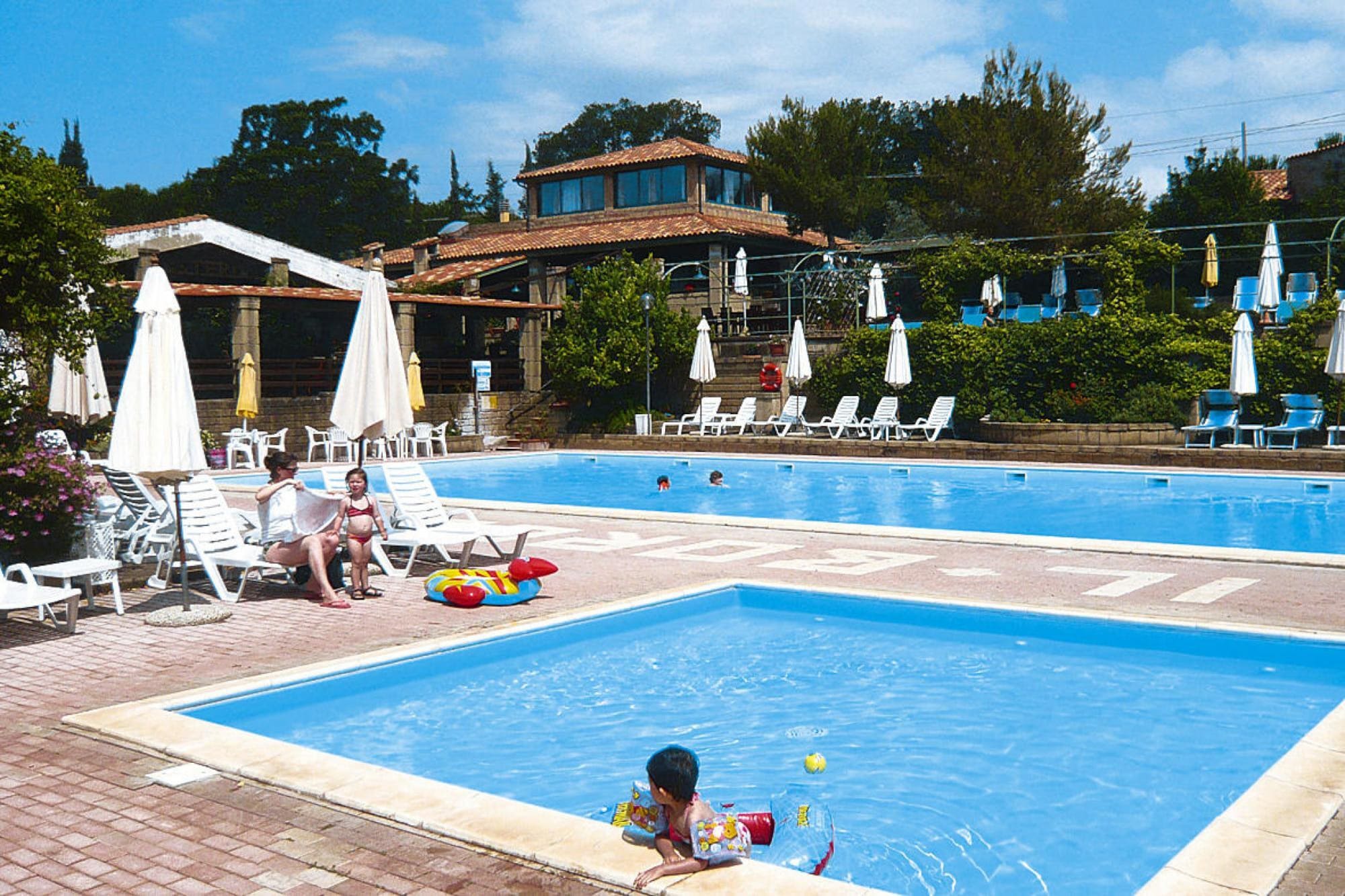 Gezinsappartement Guardistallo met Zwembad