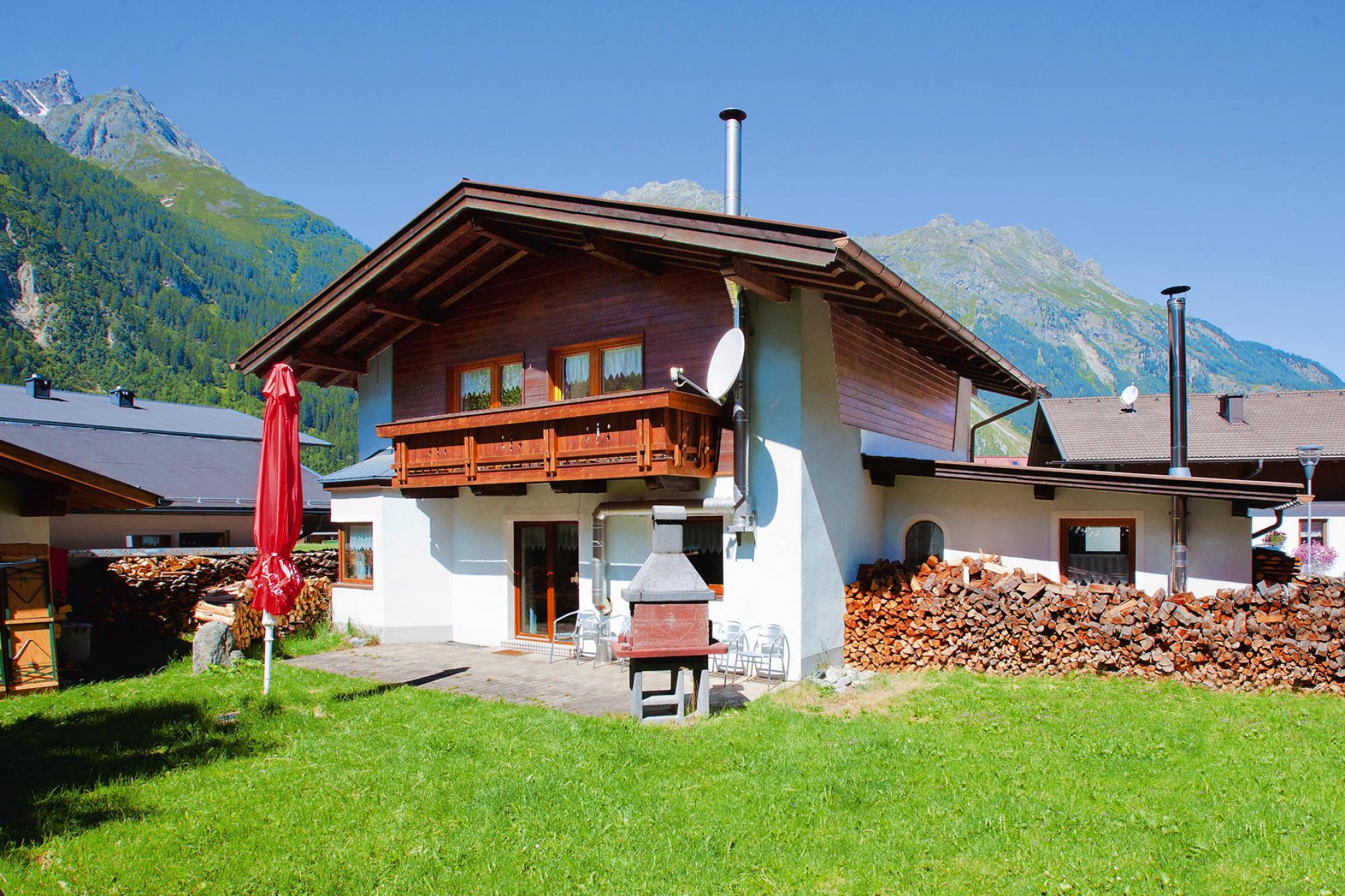 Large holiday home with garden and balcony in Ötztal