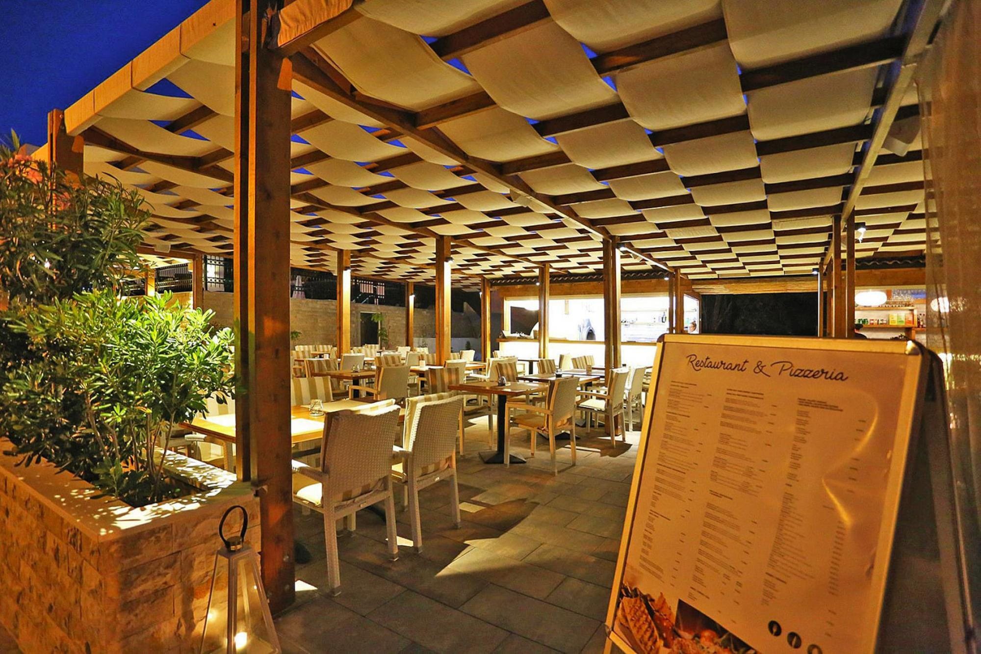 Apartment Holiday resort Vile Dalmacija, Preko-3-Raum-App.,