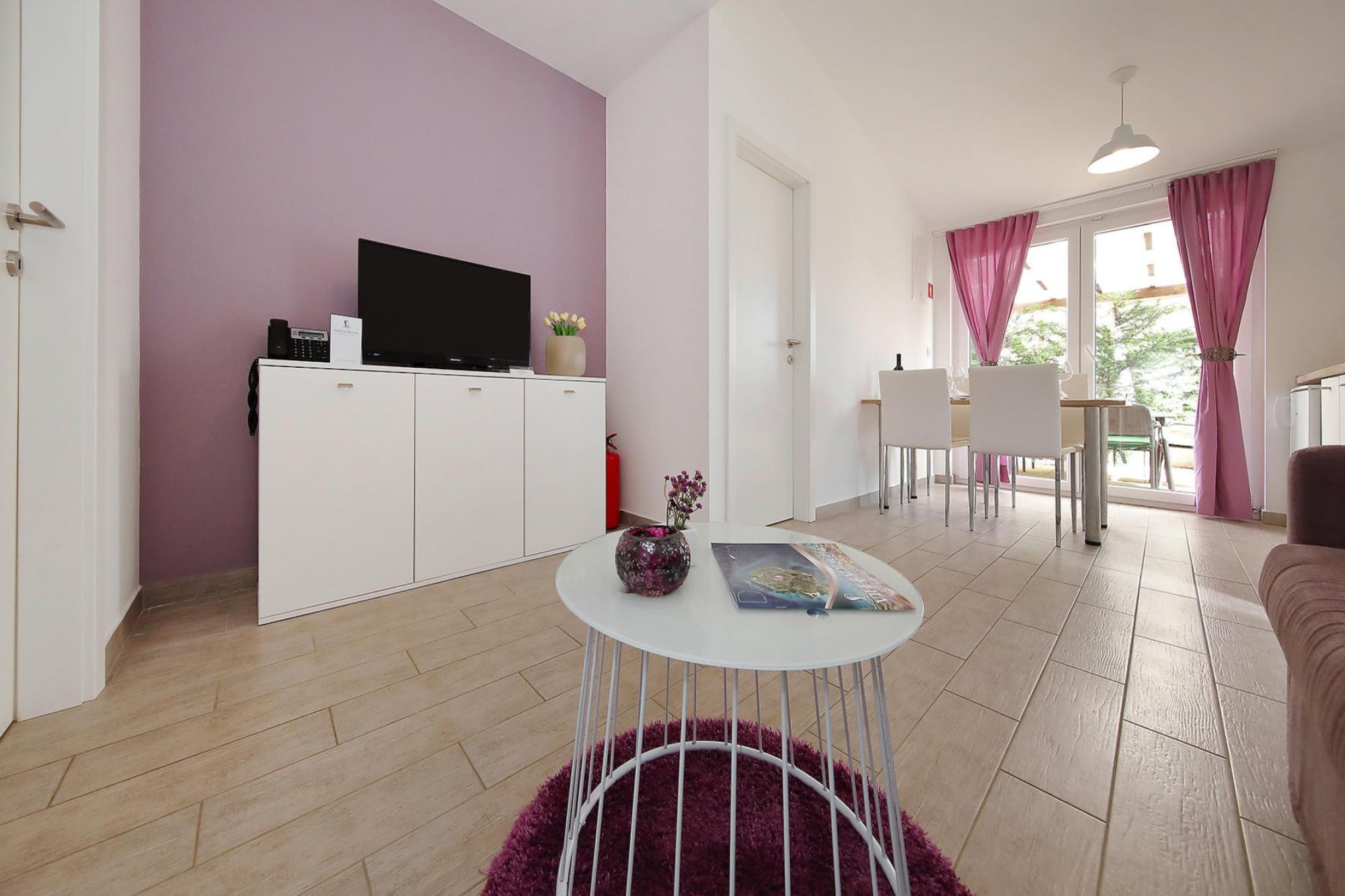 Apartment Holiday resort Vile Dalmacija, Preko-3-Raum-App.,