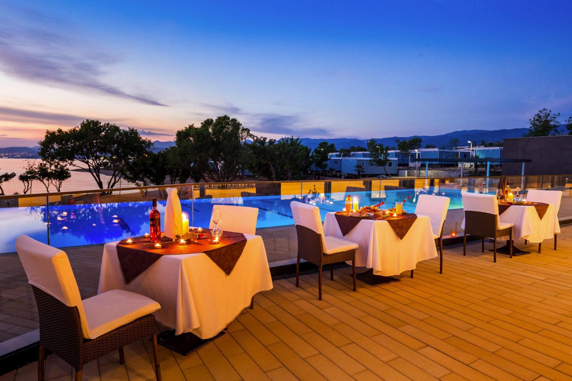 Stacaravan in Omisalj bij Pusca Bay Strand