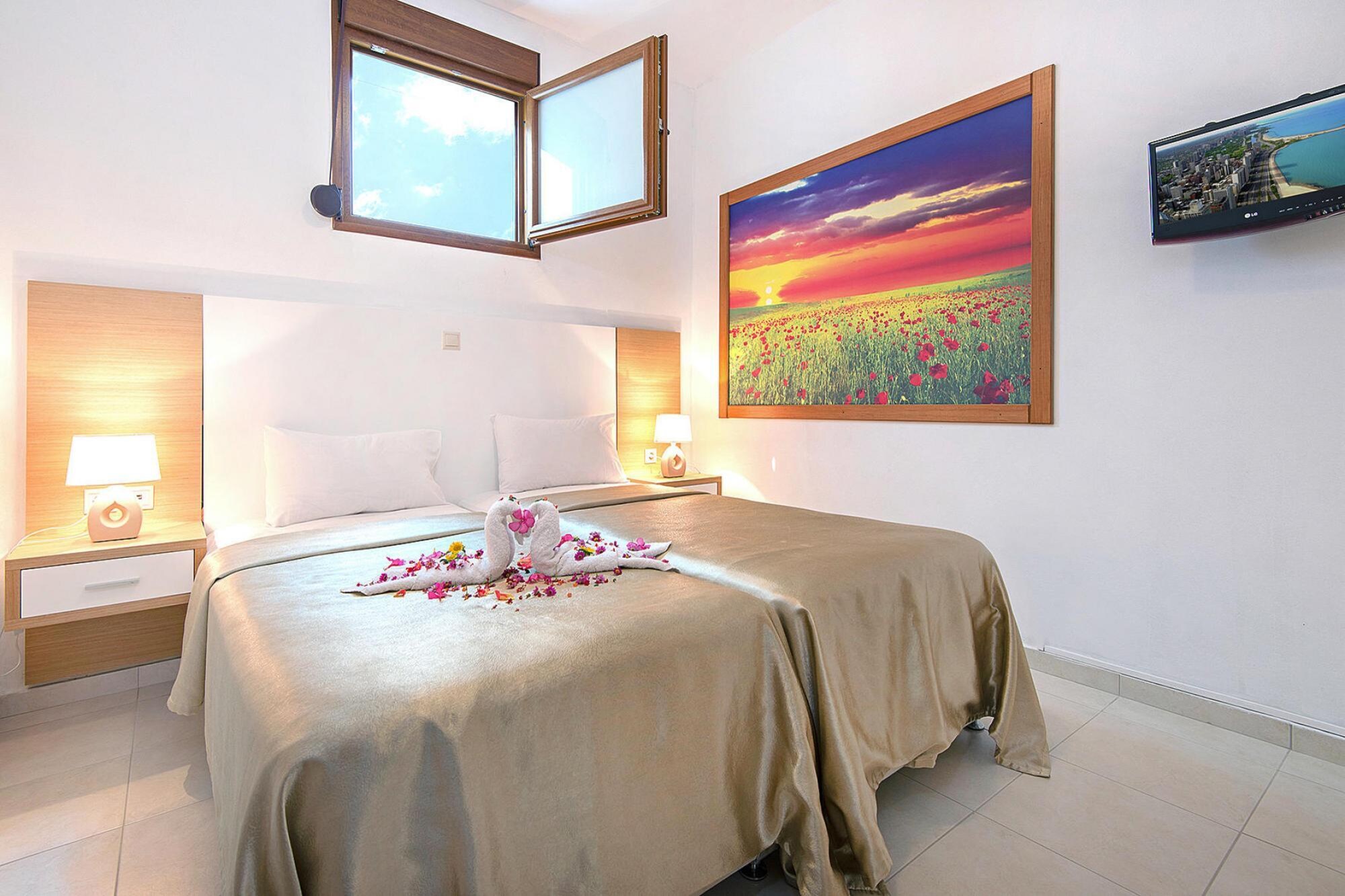   Villas Horizon Line / Villa Erato / Kiotari