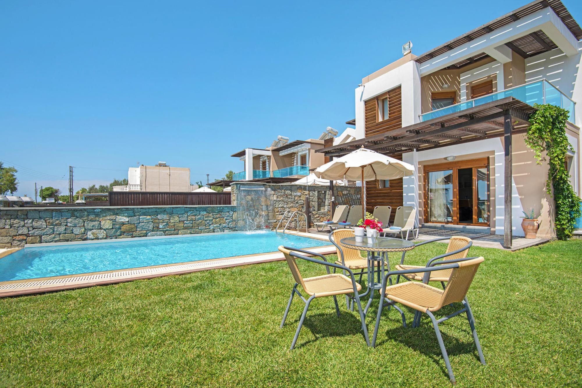   Villas Horizon Line / Villa Erato / Kiotari