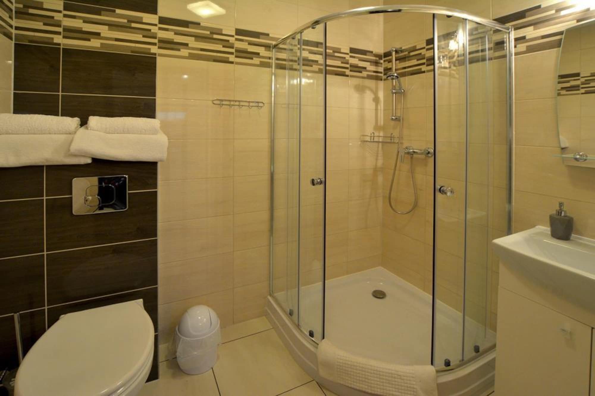 Lomahuoneisto Apartament na parterze 150 m2 Gąski