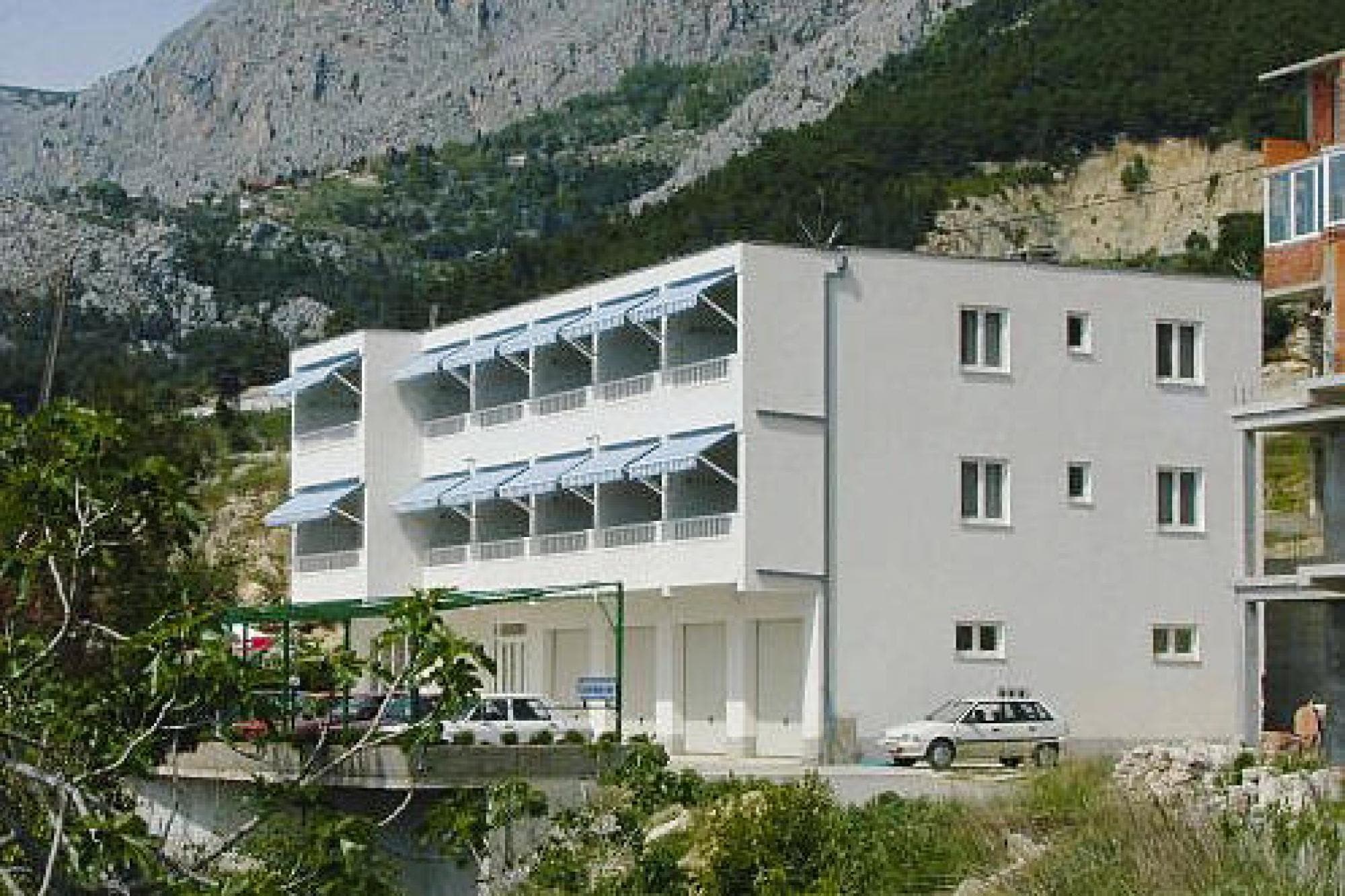 Appartement Ivan in Omis-Nemira, met terras
