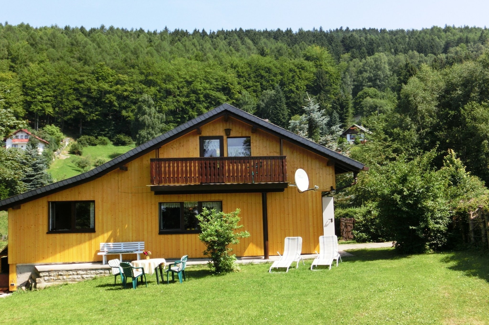 Steinbach-Hallenberg-Exterior summer