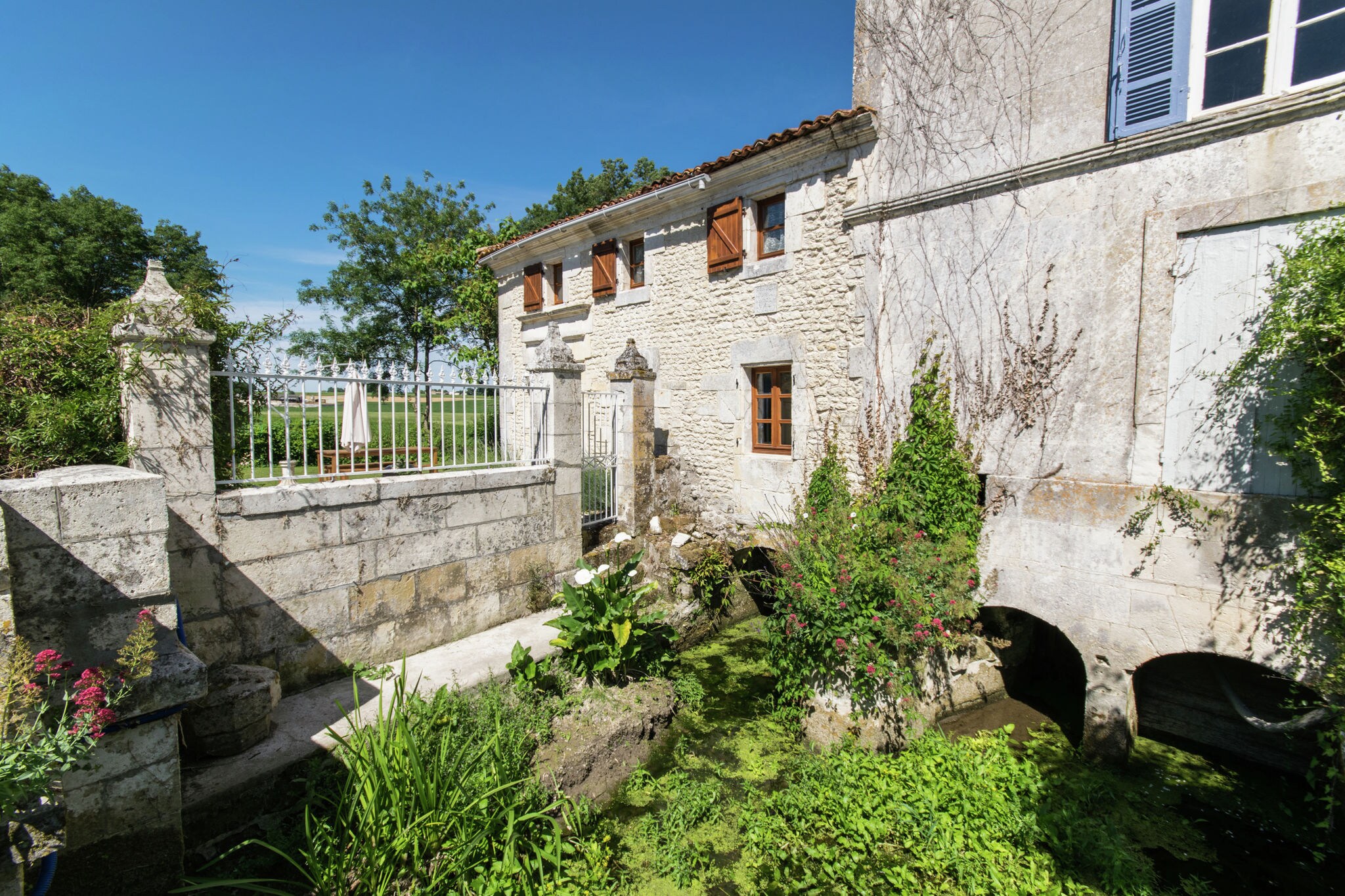 Malerisches Landhaus in Champagnac mit privatem Pool