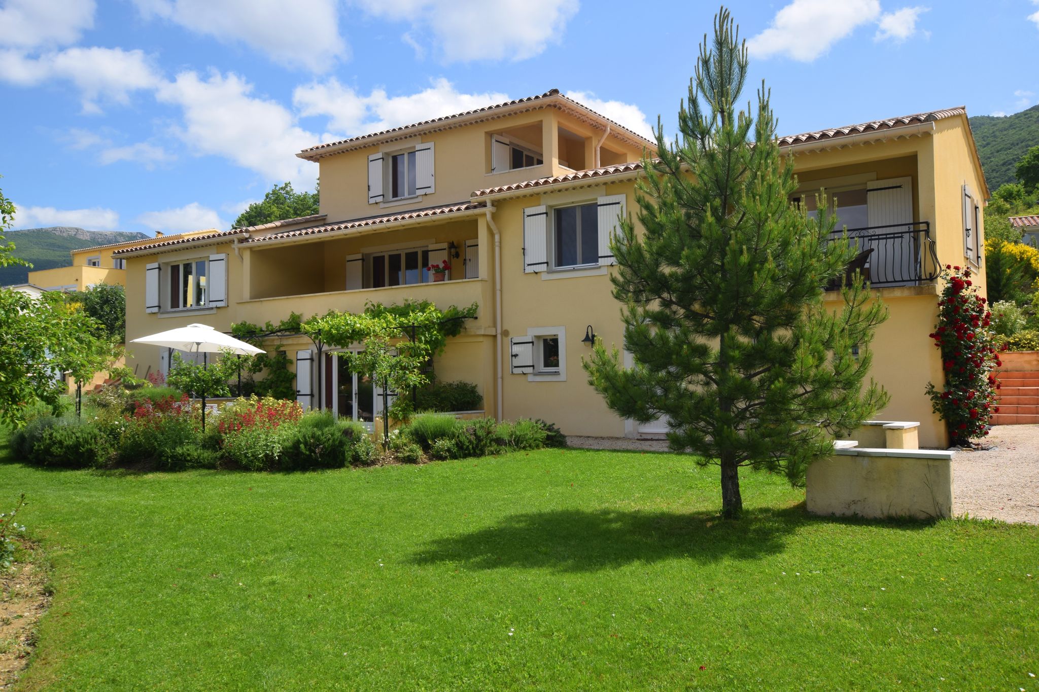 Magnifique appartement à Montbrun-les-Bains avec balcon