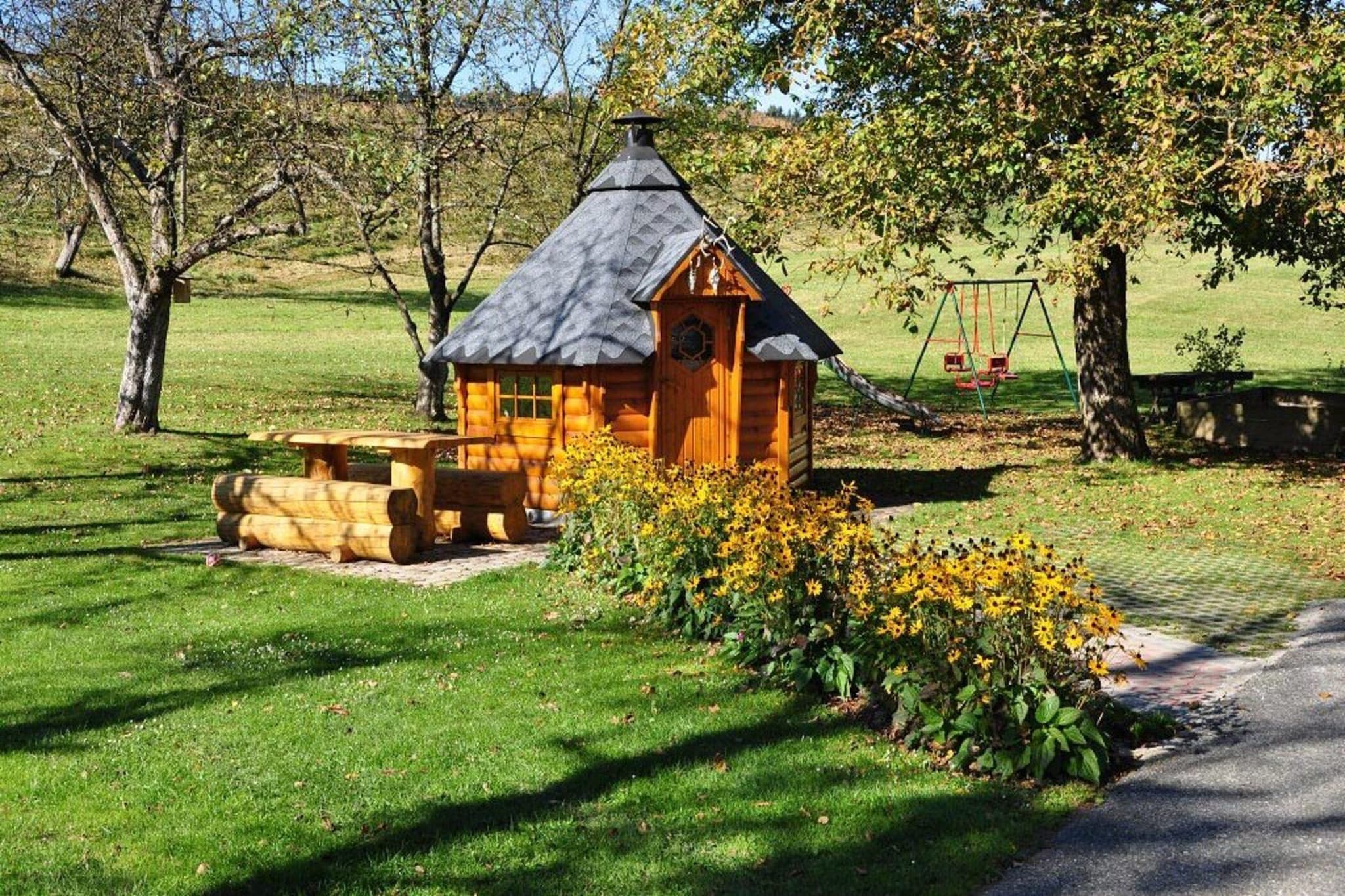 Gästehaus Kandlbinder-Tuinen zomer