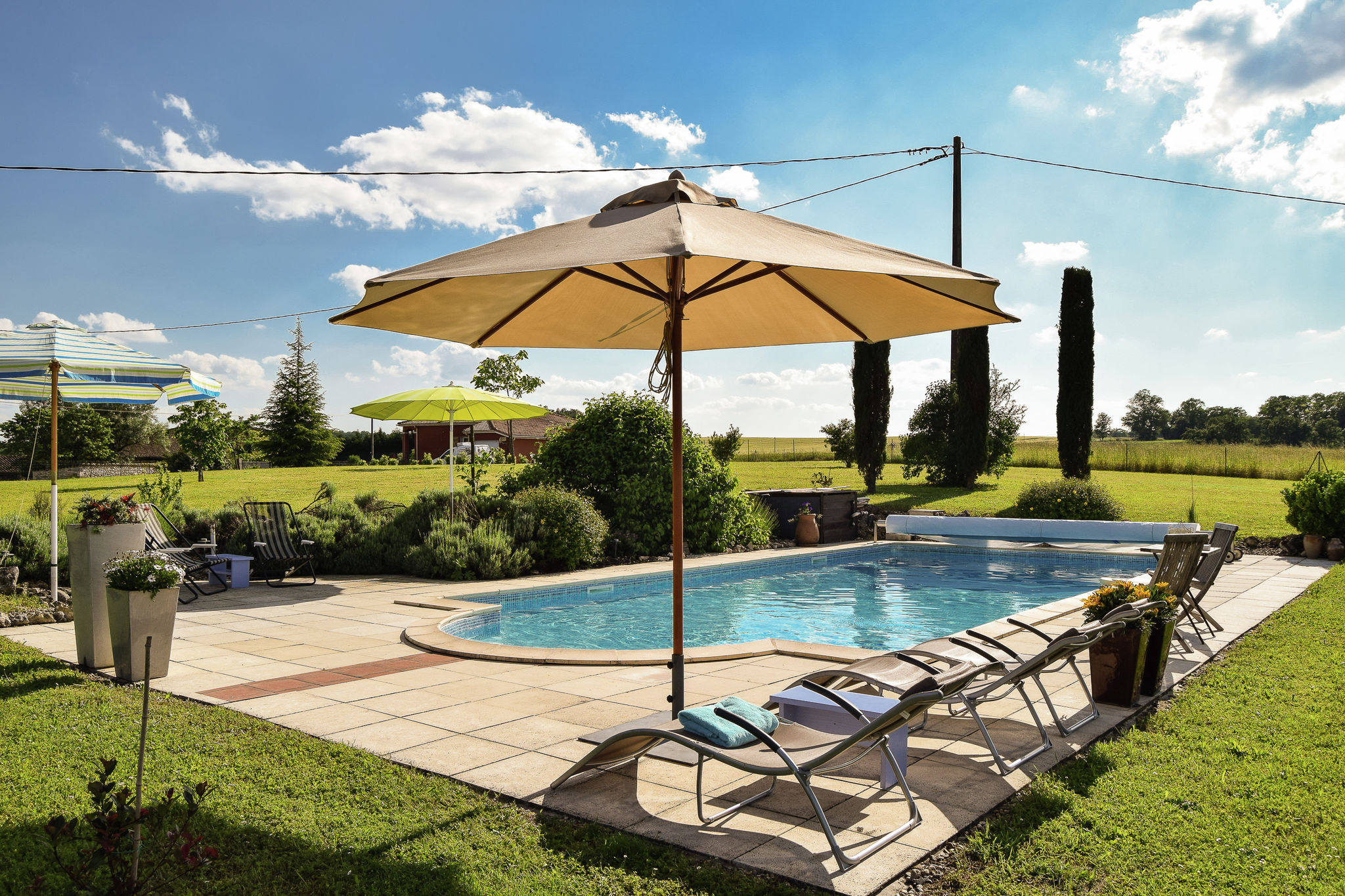 Schönes Ferienhaus mit Schwimmbad in Saint-Eutrope-de-Born