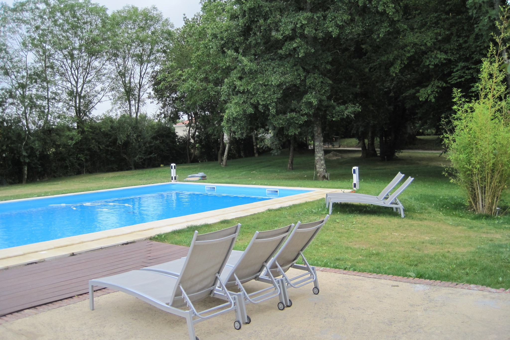 Charmantes Ferienhaus auf Anwesen(1880) mit Pool am Fuße der Pyrenäen