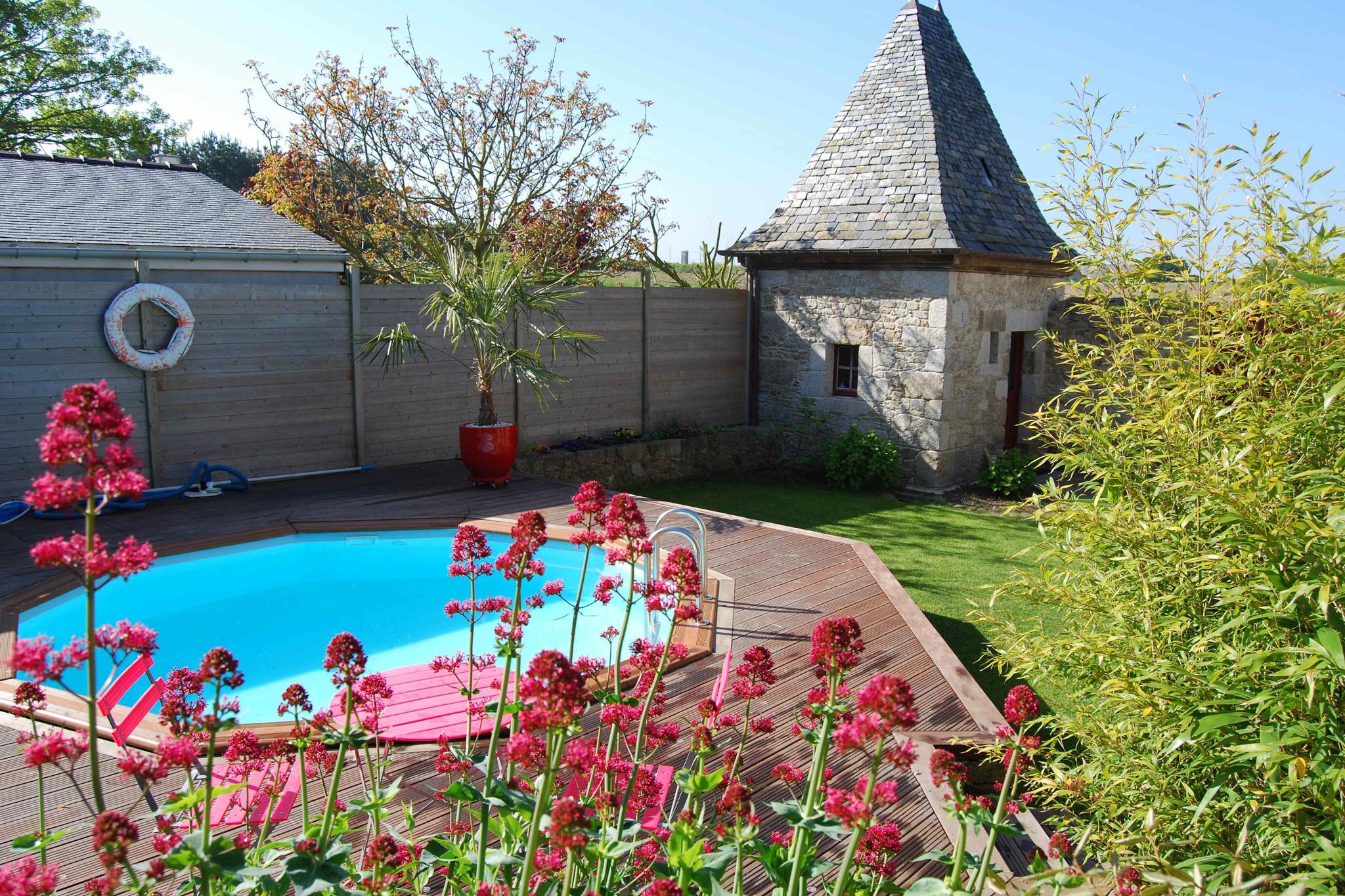 Ruhiges Herrenhaus mit privatem Pool in Cleder Frankreich