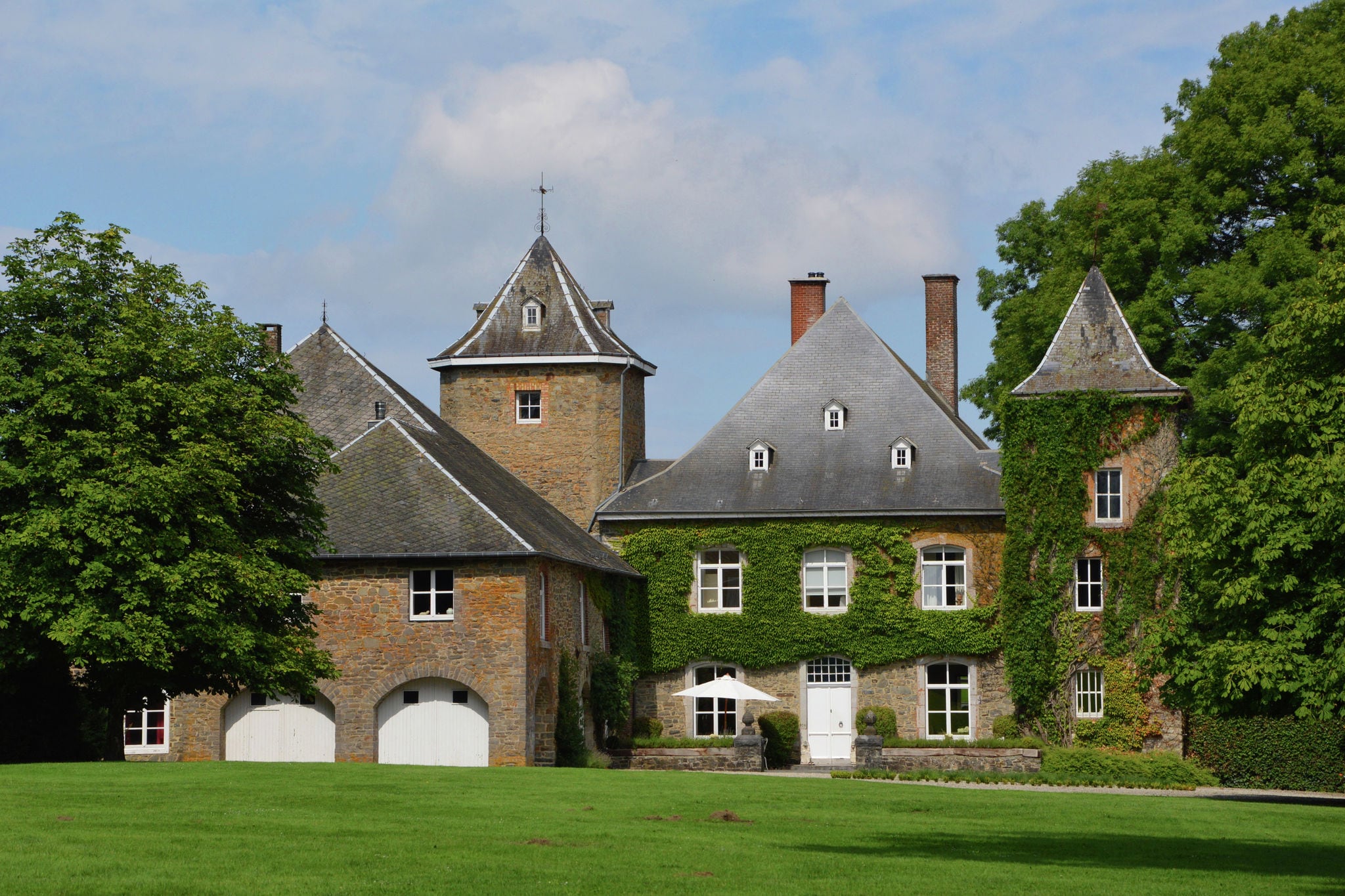 Gemütliches Schloss in Bastogne mit Whirlpool