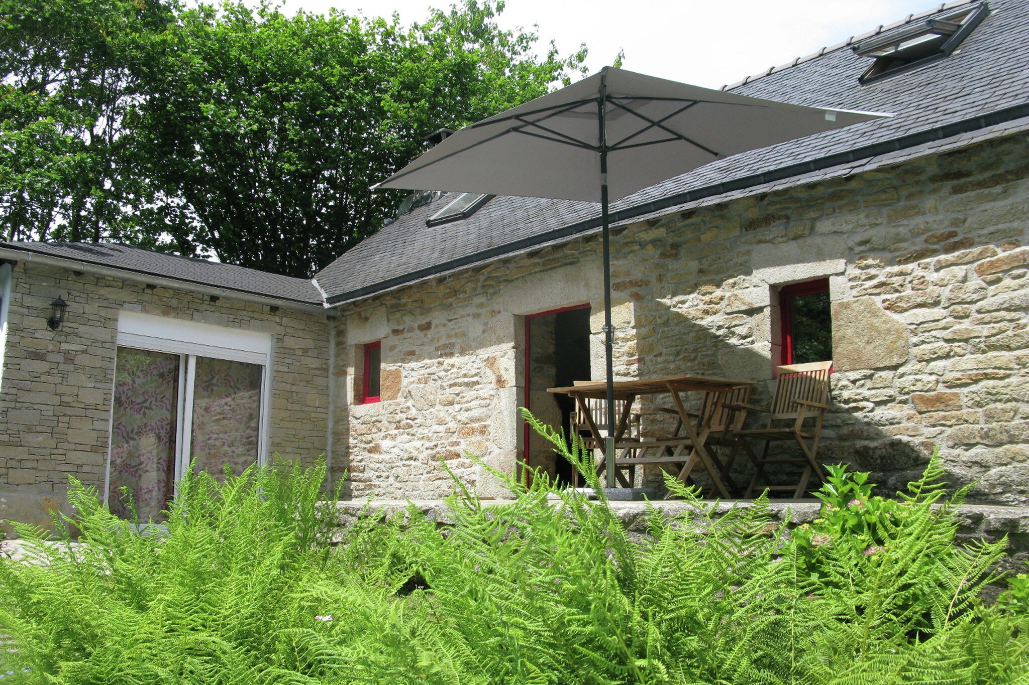 Gemütliches Cottage in Coray mit Swimmingpool