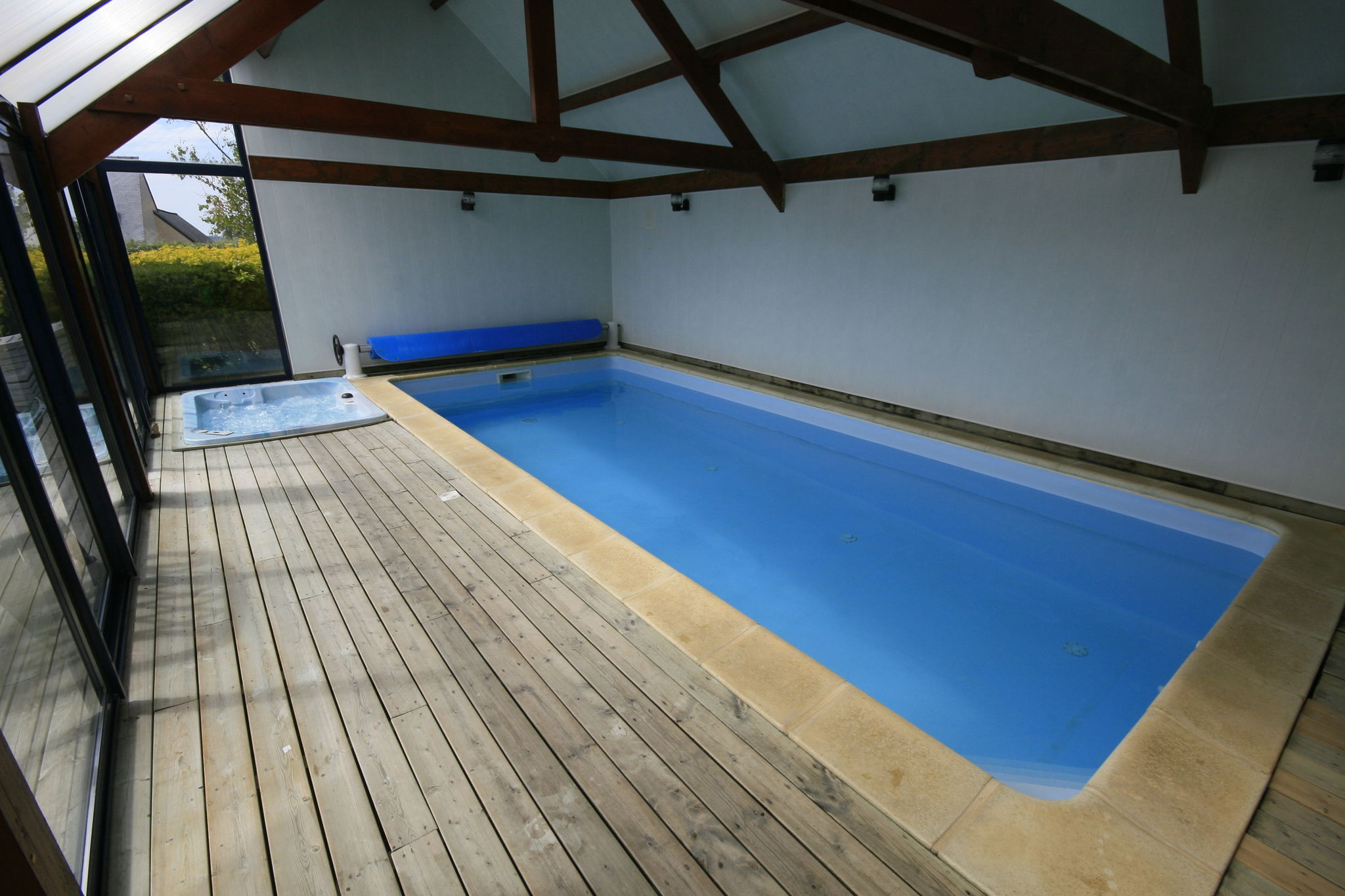 Villa moderne à Moëlan-sur-Mer avec piscine couverte