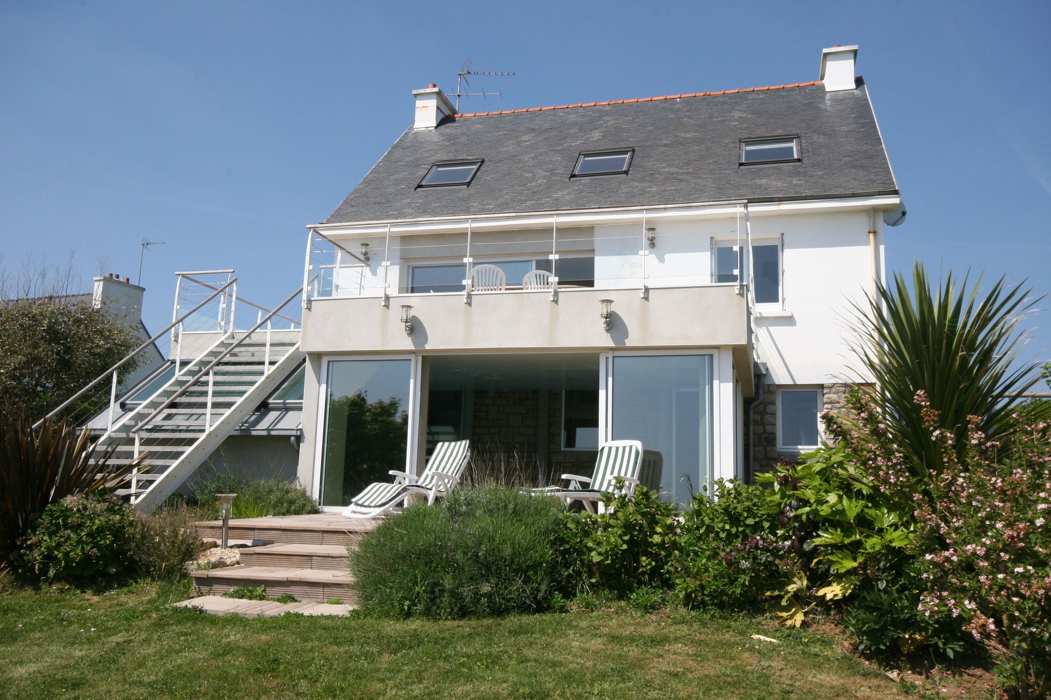 Modern Villa in Clohars-Carnoët with Private Swimming Pool