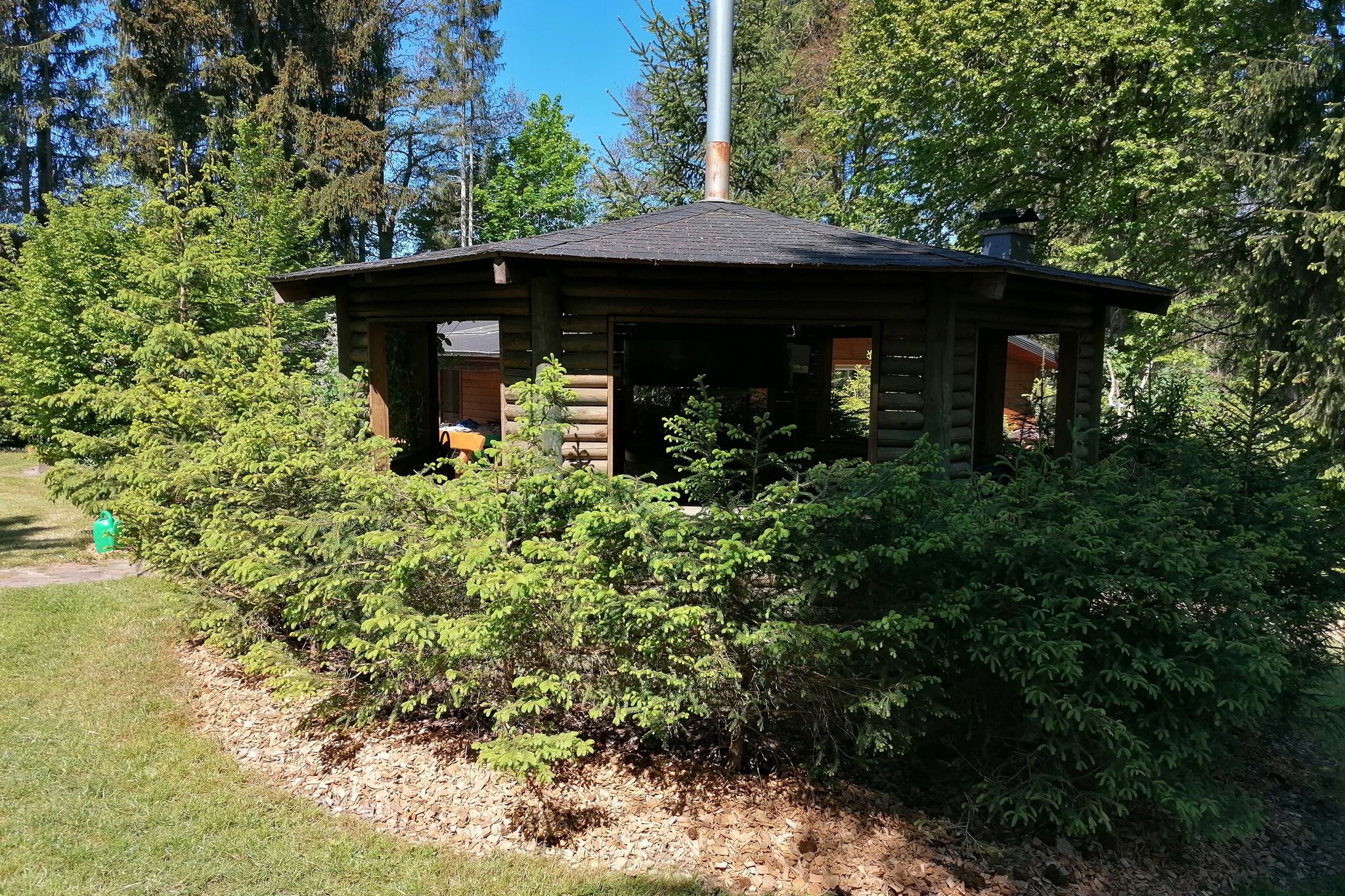 Prachtig authentiek chalet met sauna, ruime tuin, en privé-visvijver