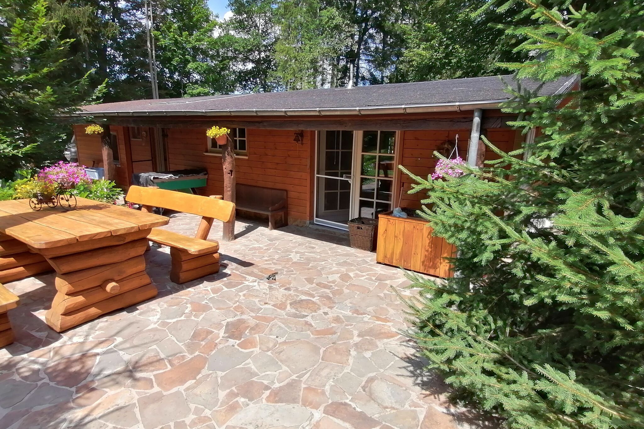 Authentic chalet in Wibrin with private fish pond