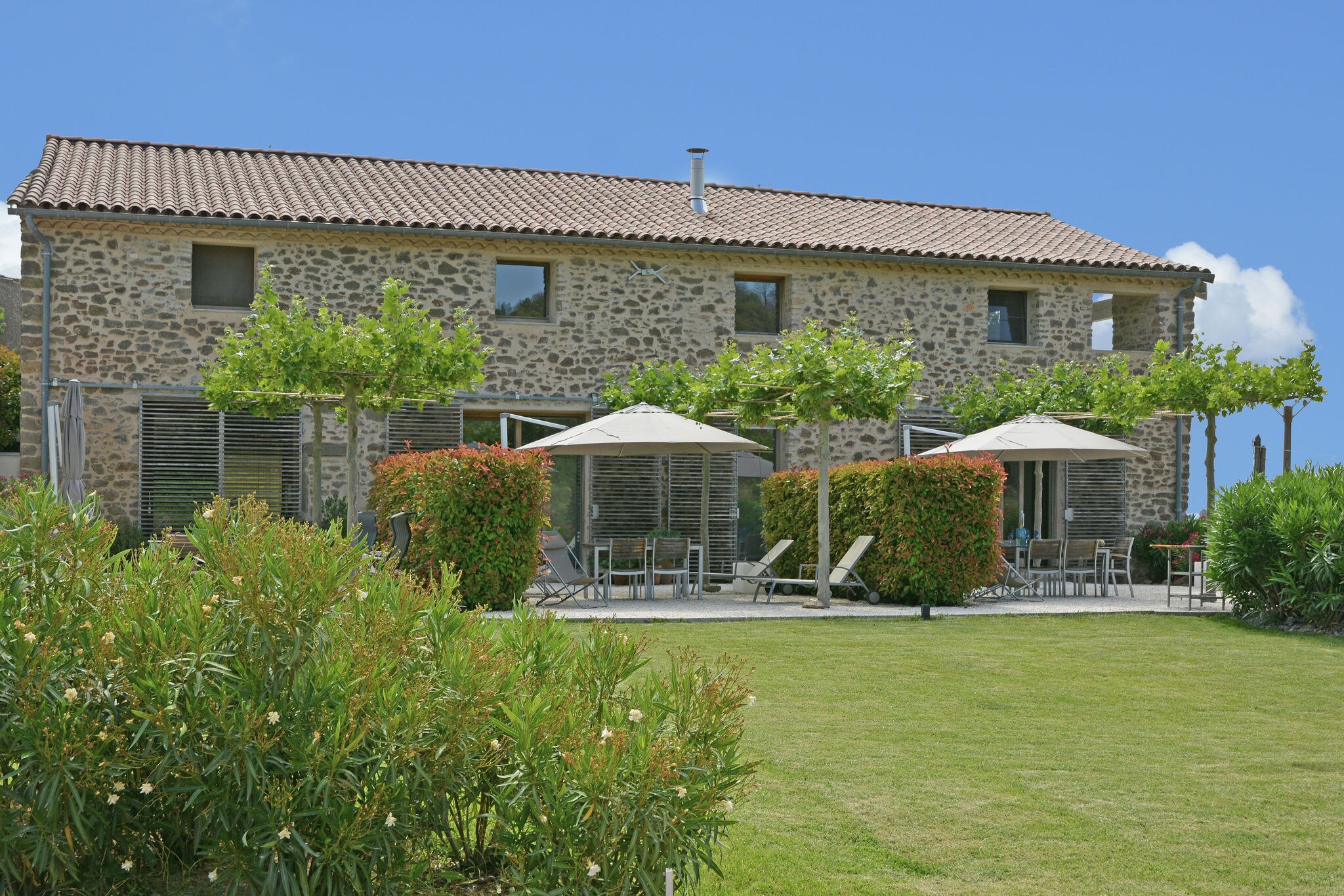 18th century farmhouse on a domain of 1.2 ha with vineyard, private swimming pool, and pool house