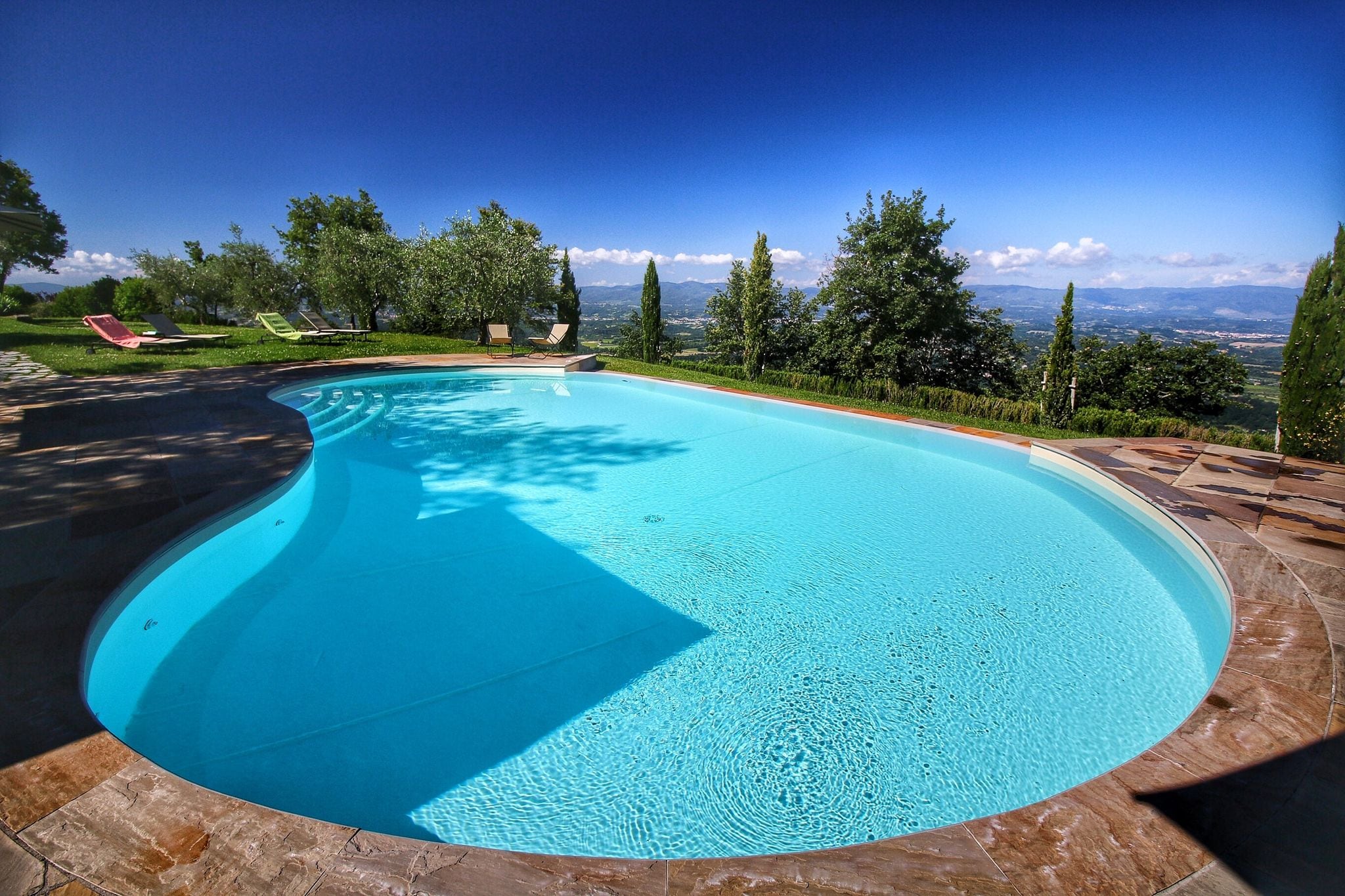 Modernes Bauernhaus in Loro Ciuffenna mit Swimmingpool