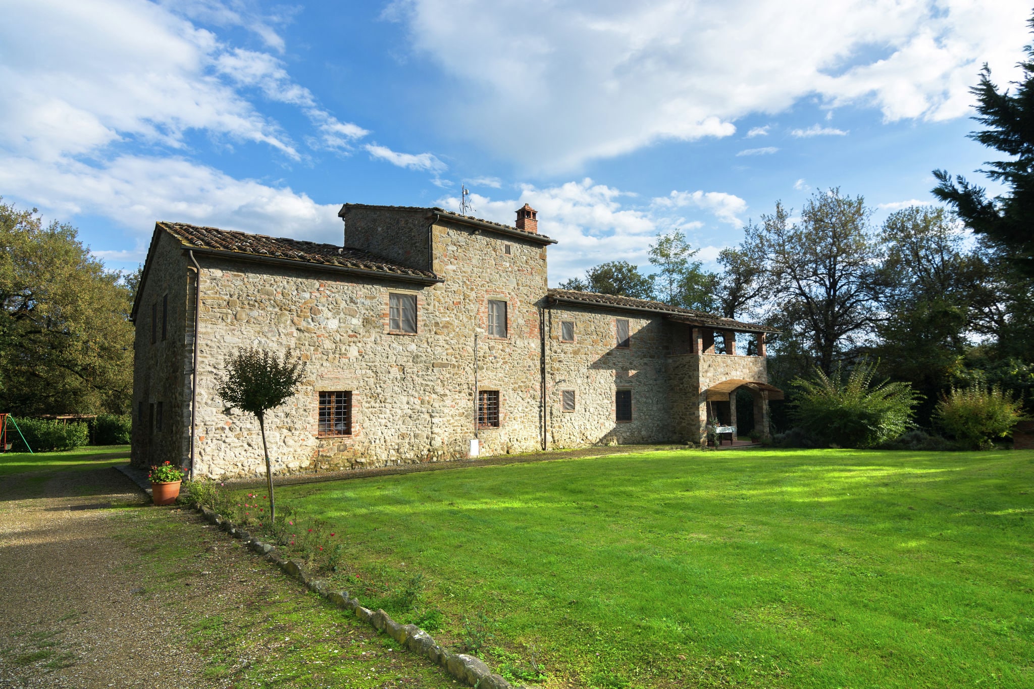 Authentic farm holiday with swimming pool, pizza oven, spacious garden and private terrace