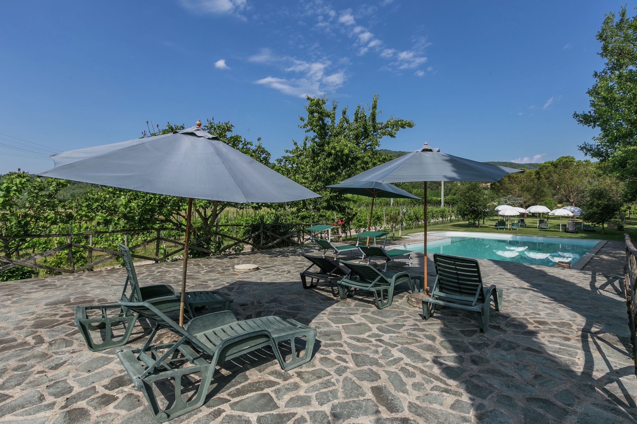 Authentic farm holiday with swimming pool, pizza oven, spacious garden and private terrace