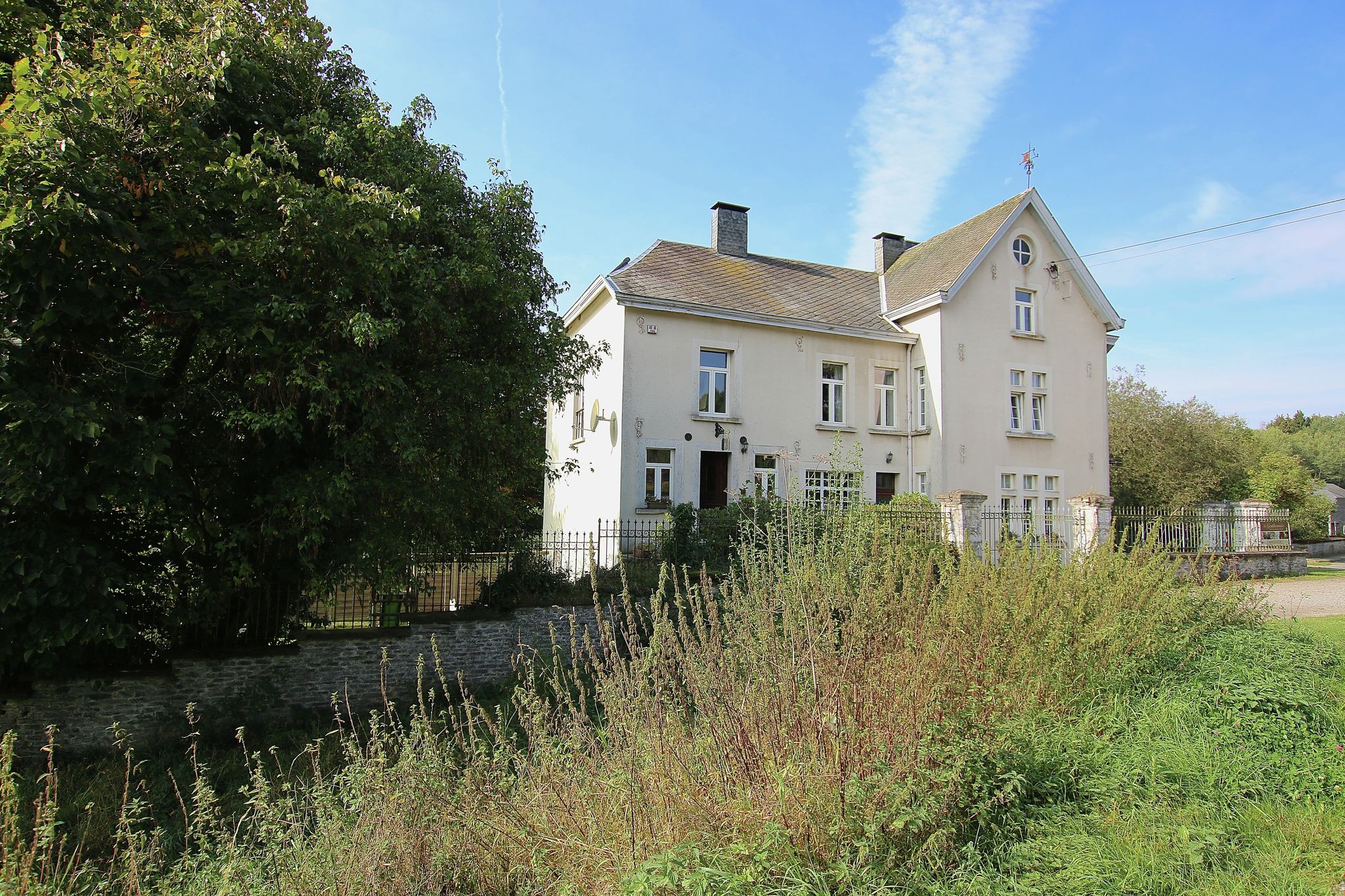 Luxe vakantiehuis met open haard aan de Sûre bij Bastogne