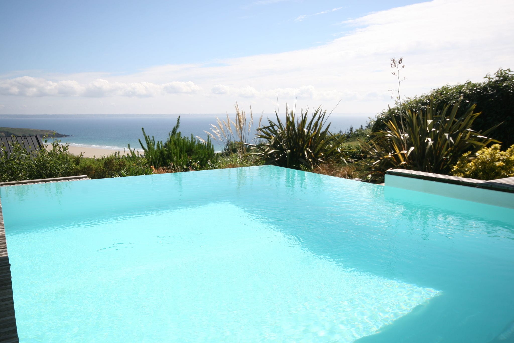 Modern villa with sea views, pool and jacuzzi on the Crozon Peninsula
