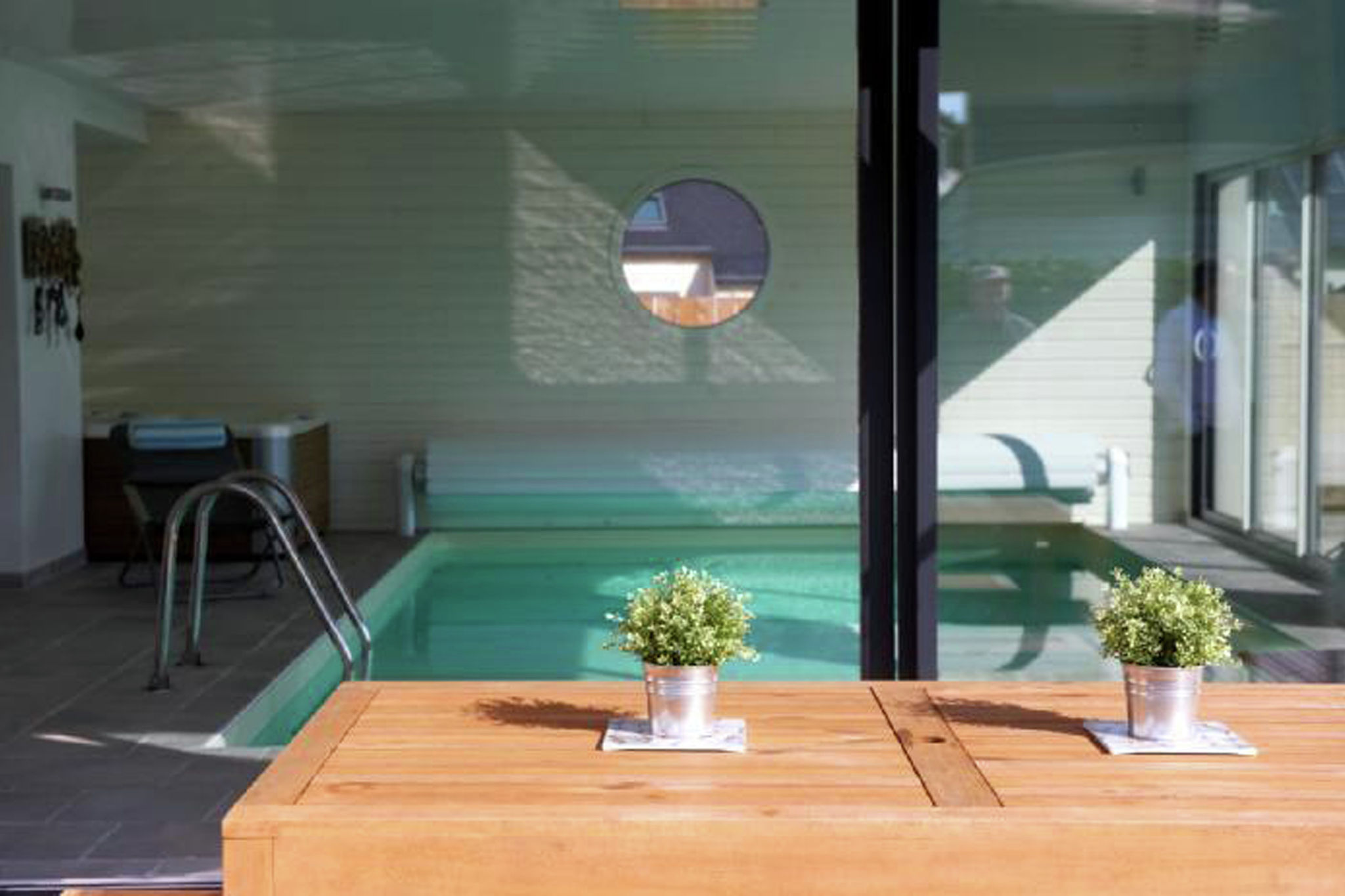 Moderne en luxe villa met zeezicht, verwarmbaar overdekt privé zwembad