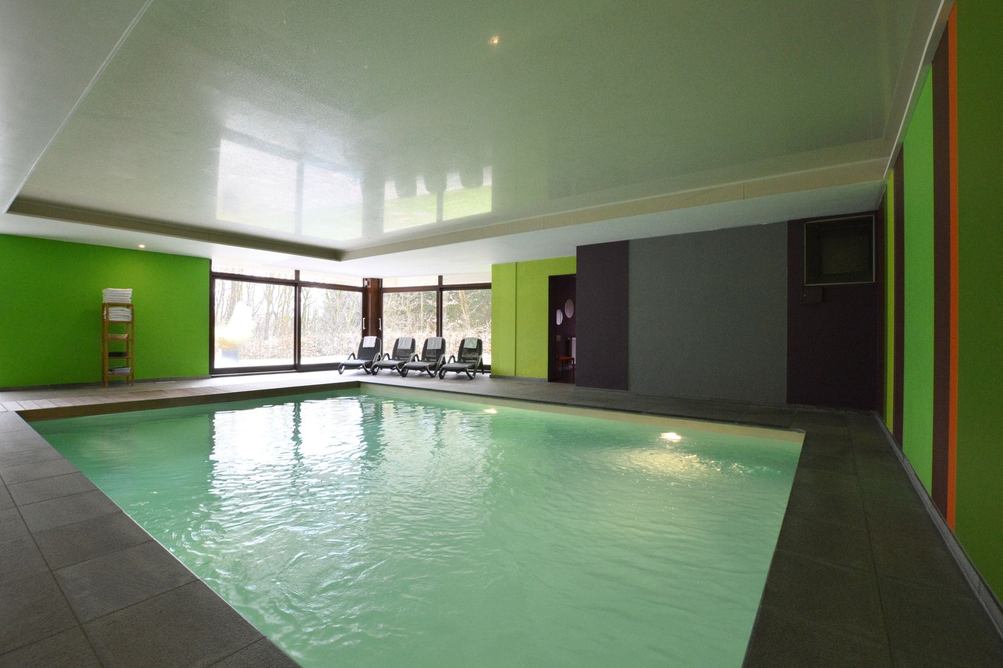 Grote, luxe vakantievilla met binnenzwembad, sauna en fitnessapparatuur