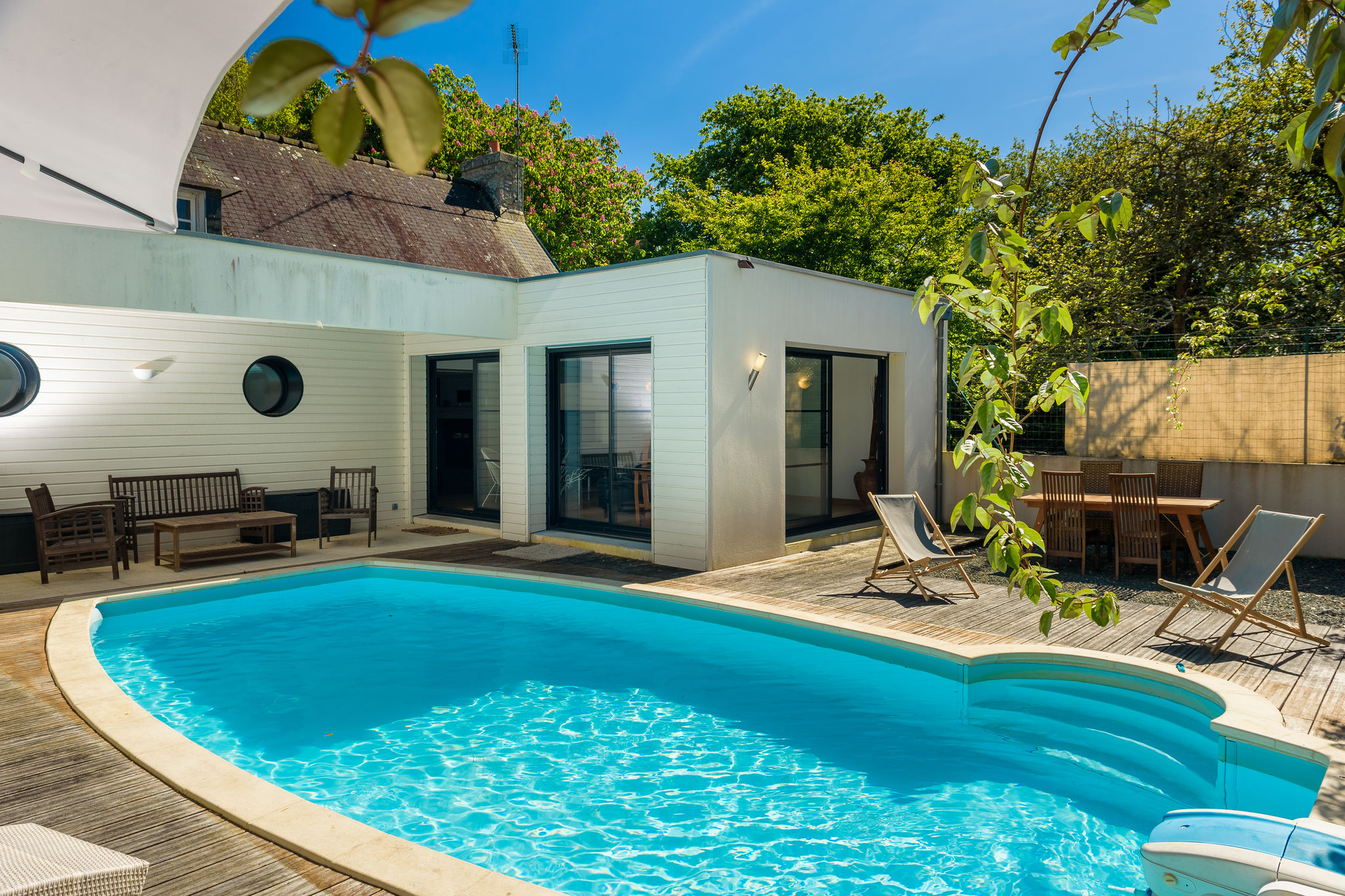 Belle villa avec piscine privée à Plomeur