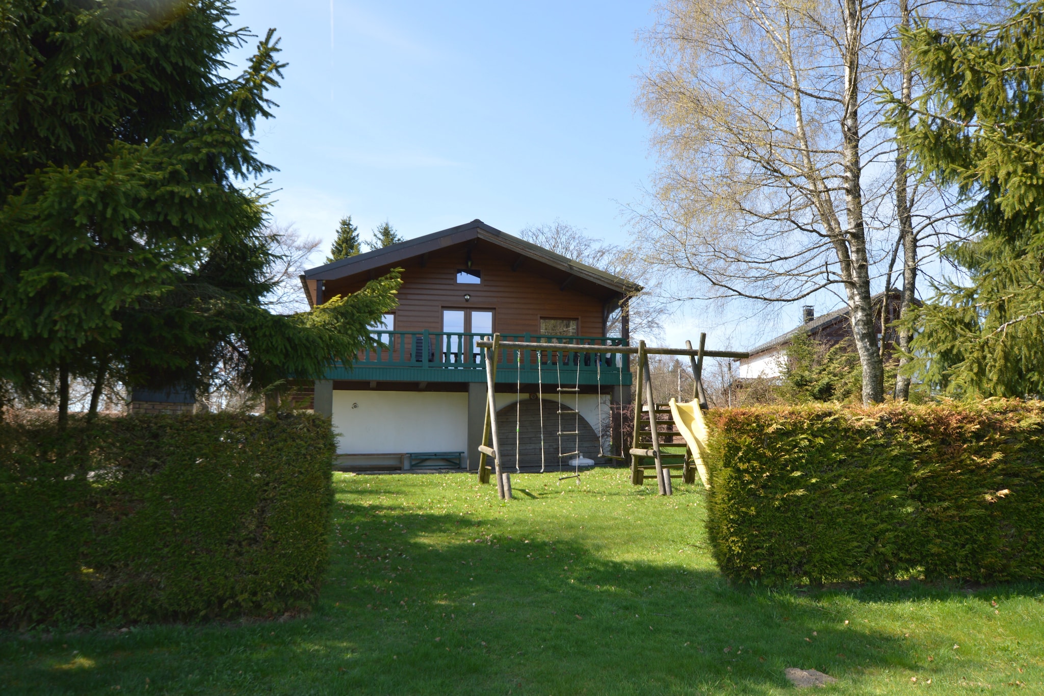 Le Chalet des Robinsons-Buitenkant zomer