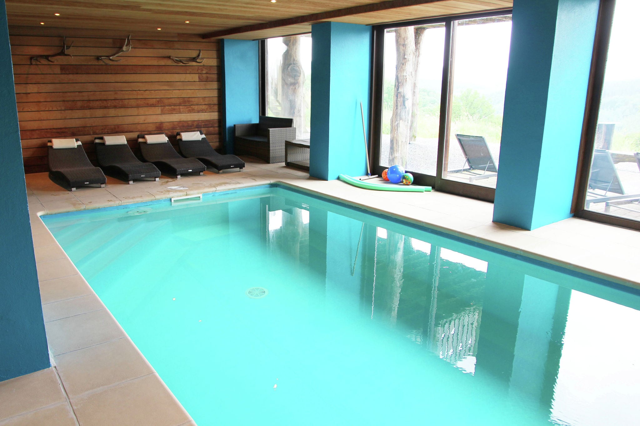 Luxuriöses Ferienhaus mit Swimmingpool in Stoumont