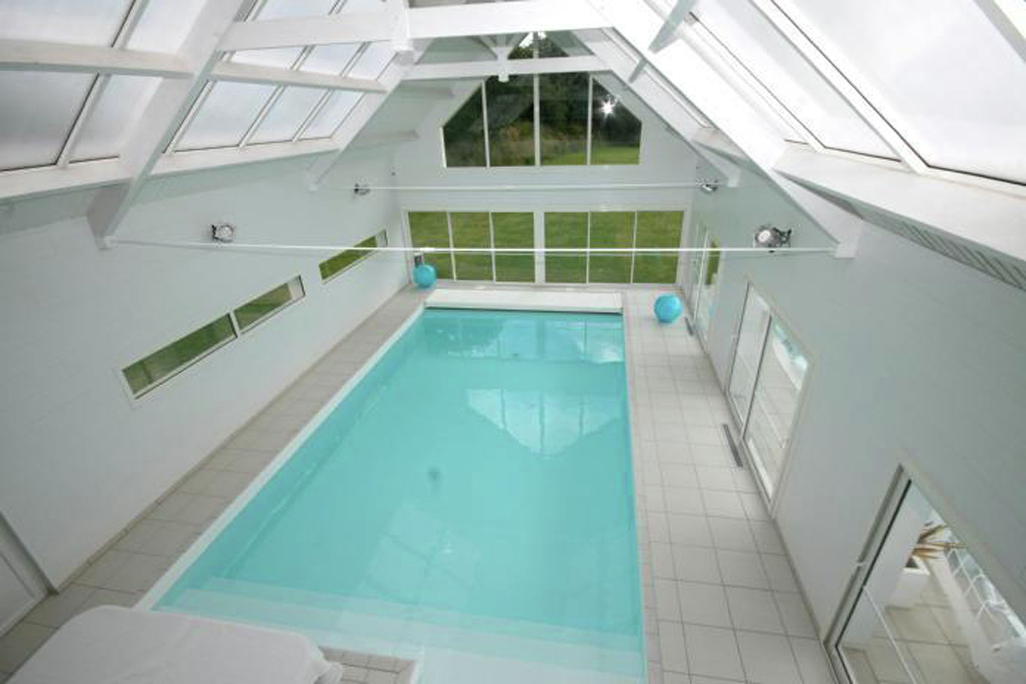 Luxe villa met grote tuin, overdekt privé zwembad en sauna