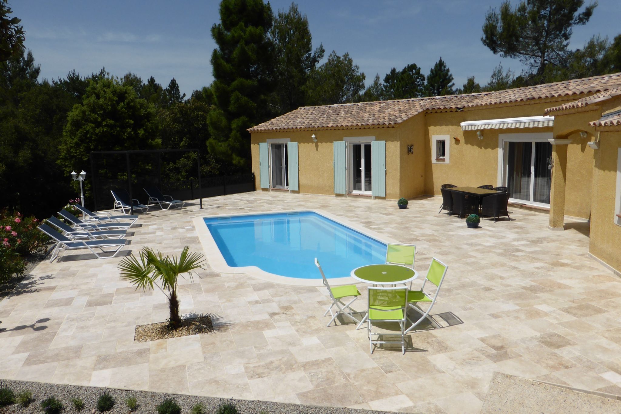 Moderne Villa mit eigenem Pool in Aups (Frankreich)