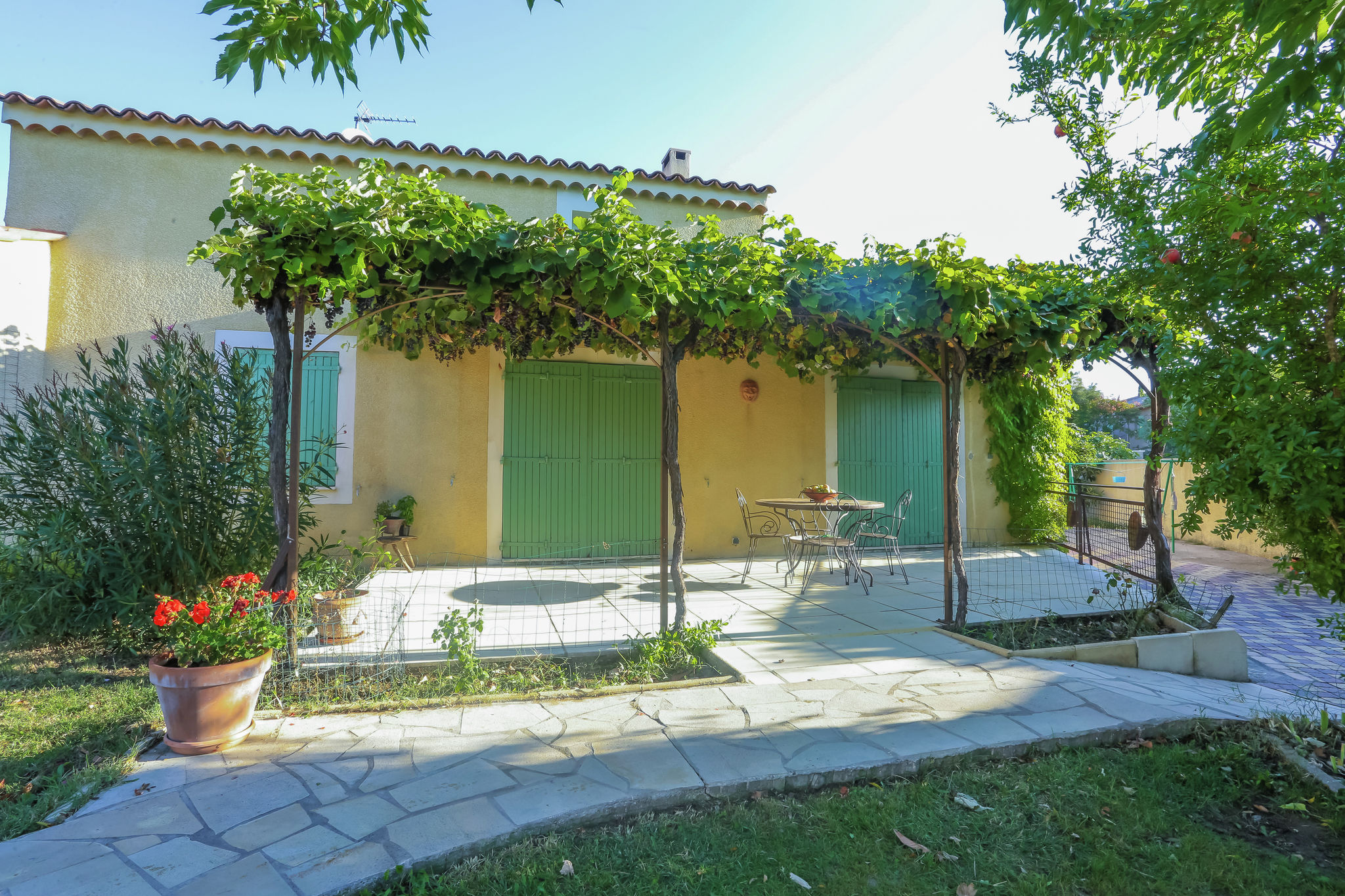 Spacious Holiday Home in Vaison-la-Romaine with Garden