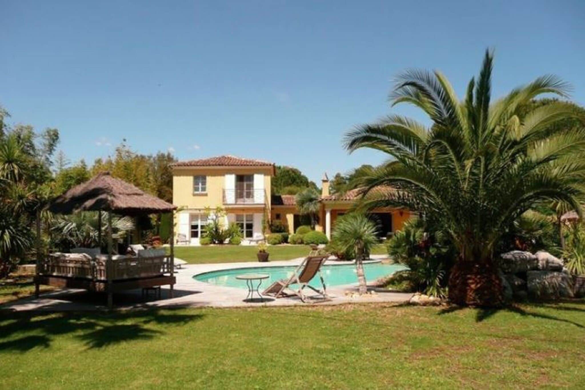 Mediterraan landhuis aan de voet van het pittoreske dorpje Gassin en 500 meter van Saint-Tropez