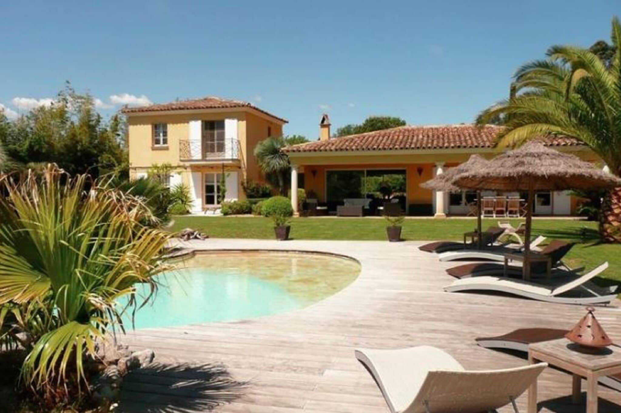 Mediterraan landhuis aan de voet van het pittoreske dorpje Gassin en 500 meter van Saint-Tropez