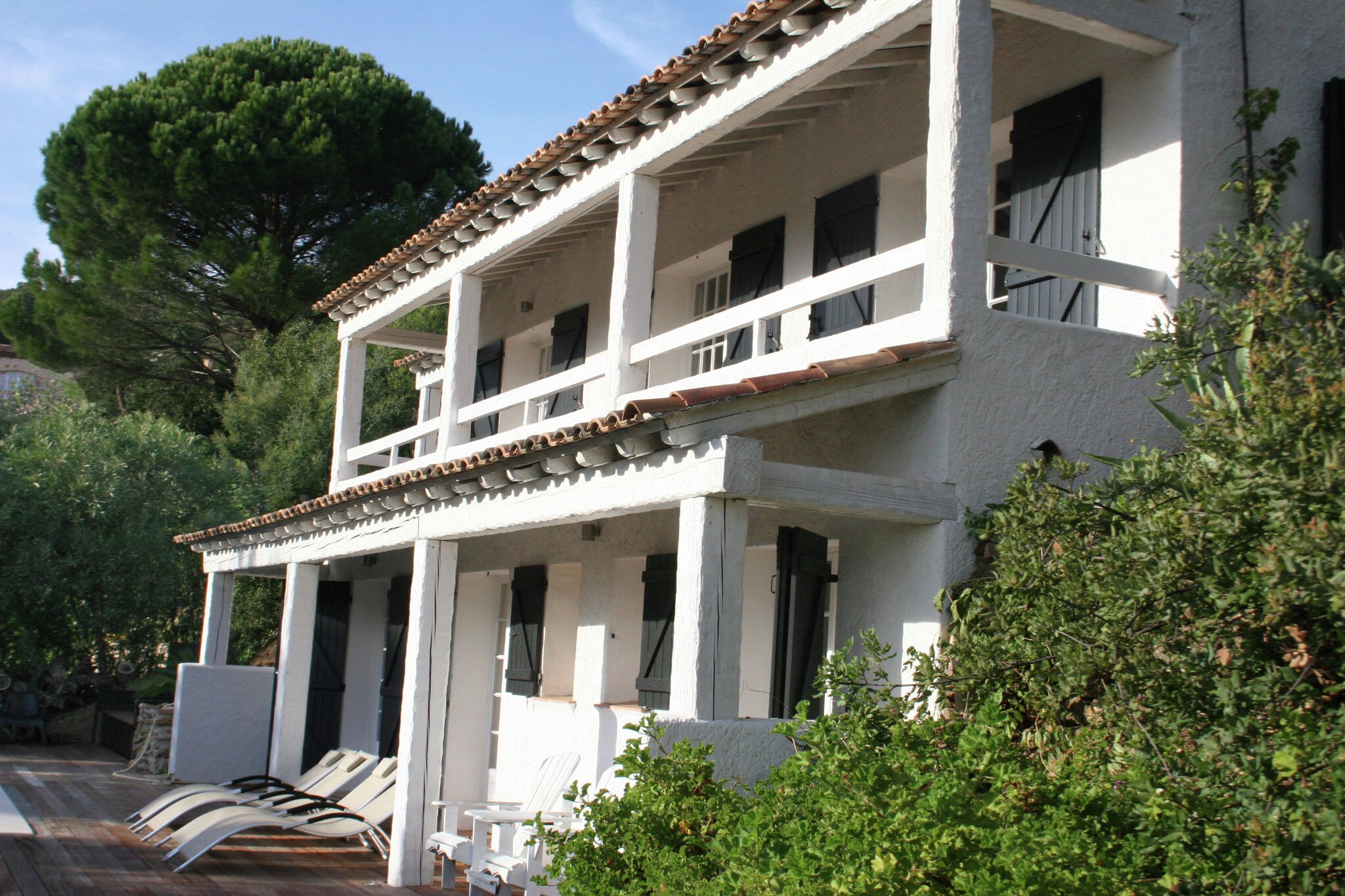 Sfeervol ingerichte vrijstaande villa met privézwembad en weids zicht over de Golf van st van Tropez