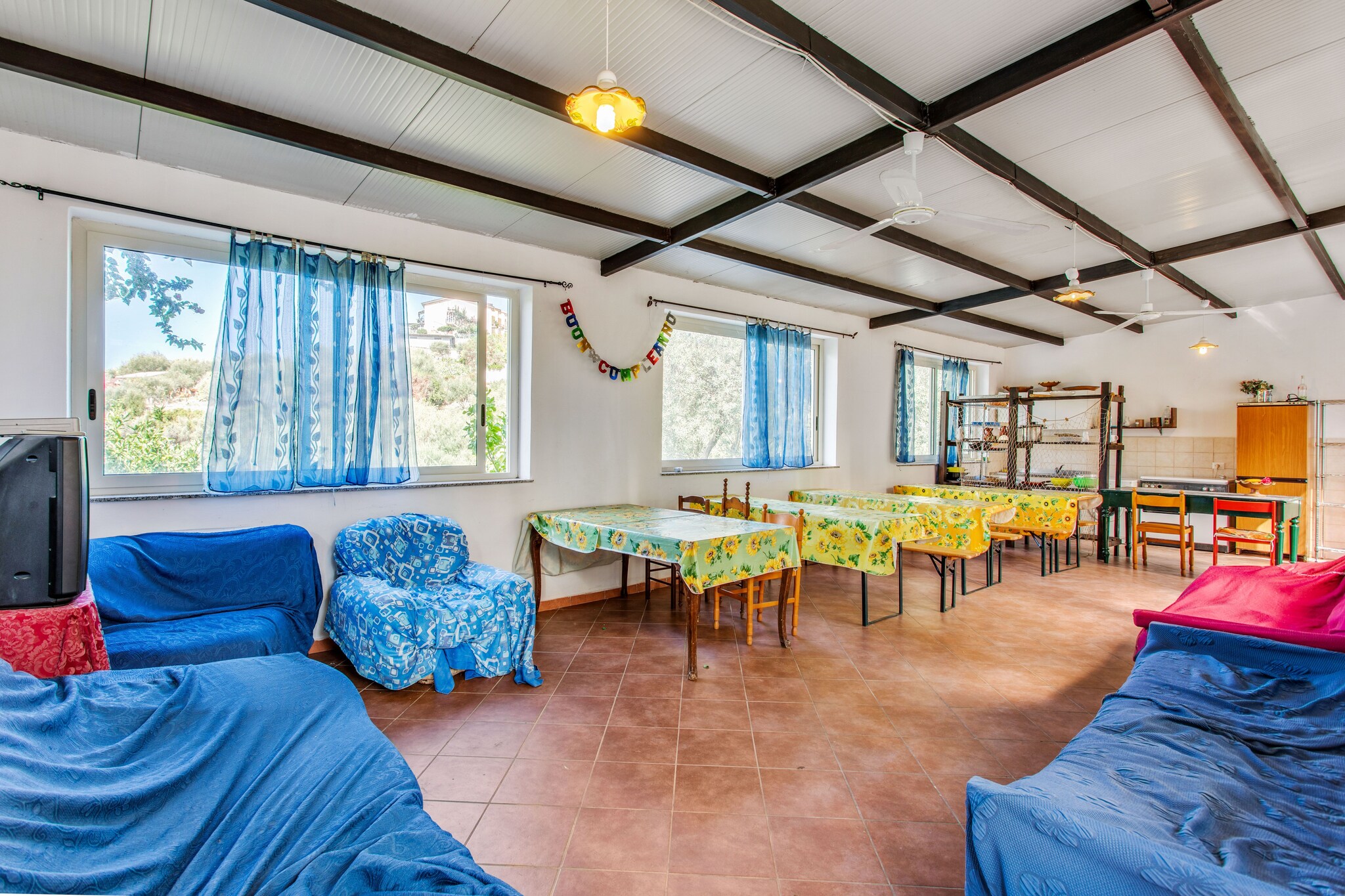 Ground floor: (dining room(shared with other guests)(TV(digital), radio, oven, dishwasher, fridge-freezer), pantry(shared with other guests)(washing machine(shared with other guests)), outdoor kitchen(shared with other guests), storage(shared with other guests), wood cooker, shower(outside), parties, receptions(100 m2), garden(shared with other guests), 16x garden furniture, 5x BBQ, 20x parking, trampoline(shared with other guests), swimming pool(shared with other guests,  4 x  3 m., opened from Jun upto and including Sep), table tennis table, 6x fitness equipment, 10x bicycles available(paid), dog\'s bowl)\n\nOn the 2nd floor: (open kitchen(cooker(2 ring stoves)), Bedroom with bathroom(bunk bed or 2 single beds, double king size bed, TV(digital), shower, washbasin, toilet, bidet, air conditioning))